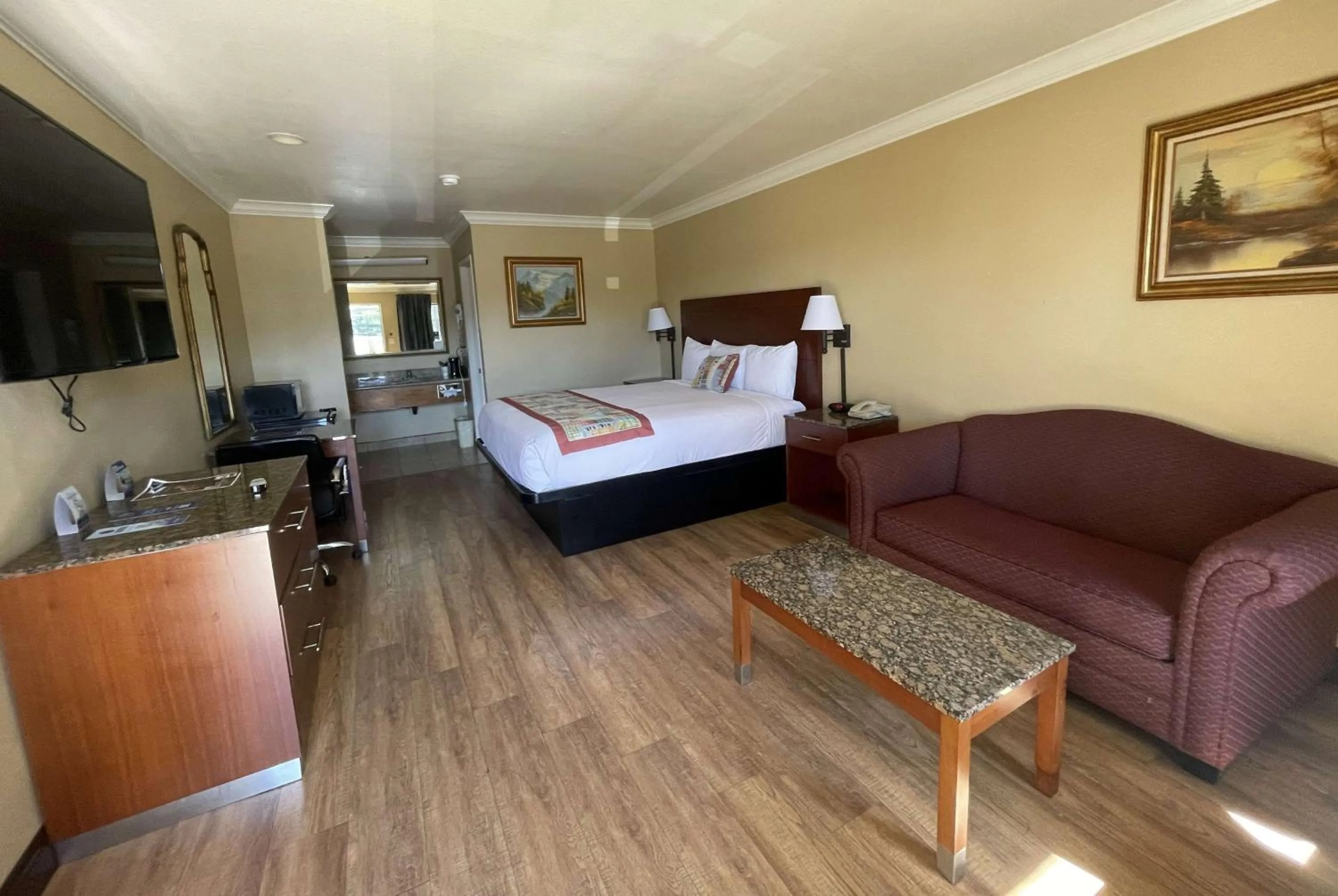 Photo of the whole room, Bed in Travelodge by Wyndham Costa Mesa Newport Beach Hacienda