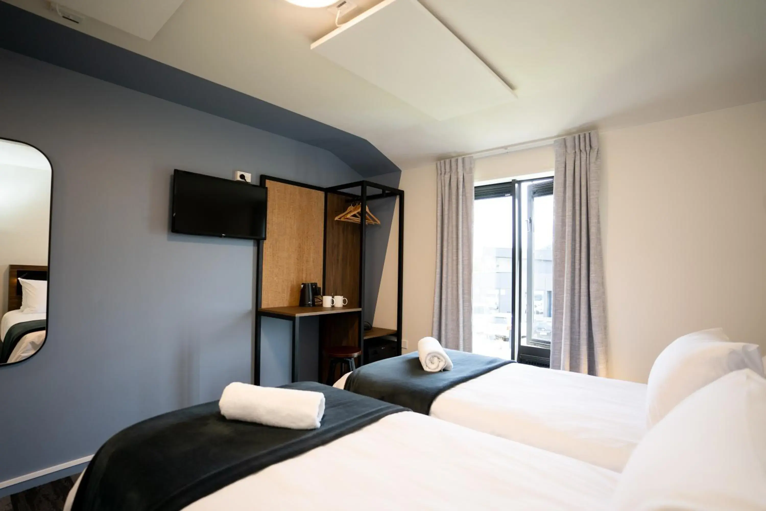 Twin room with Ensuite in Haka House Hostel Tekapo Twin room with Ensuite in Haka House Hostel Tekapo