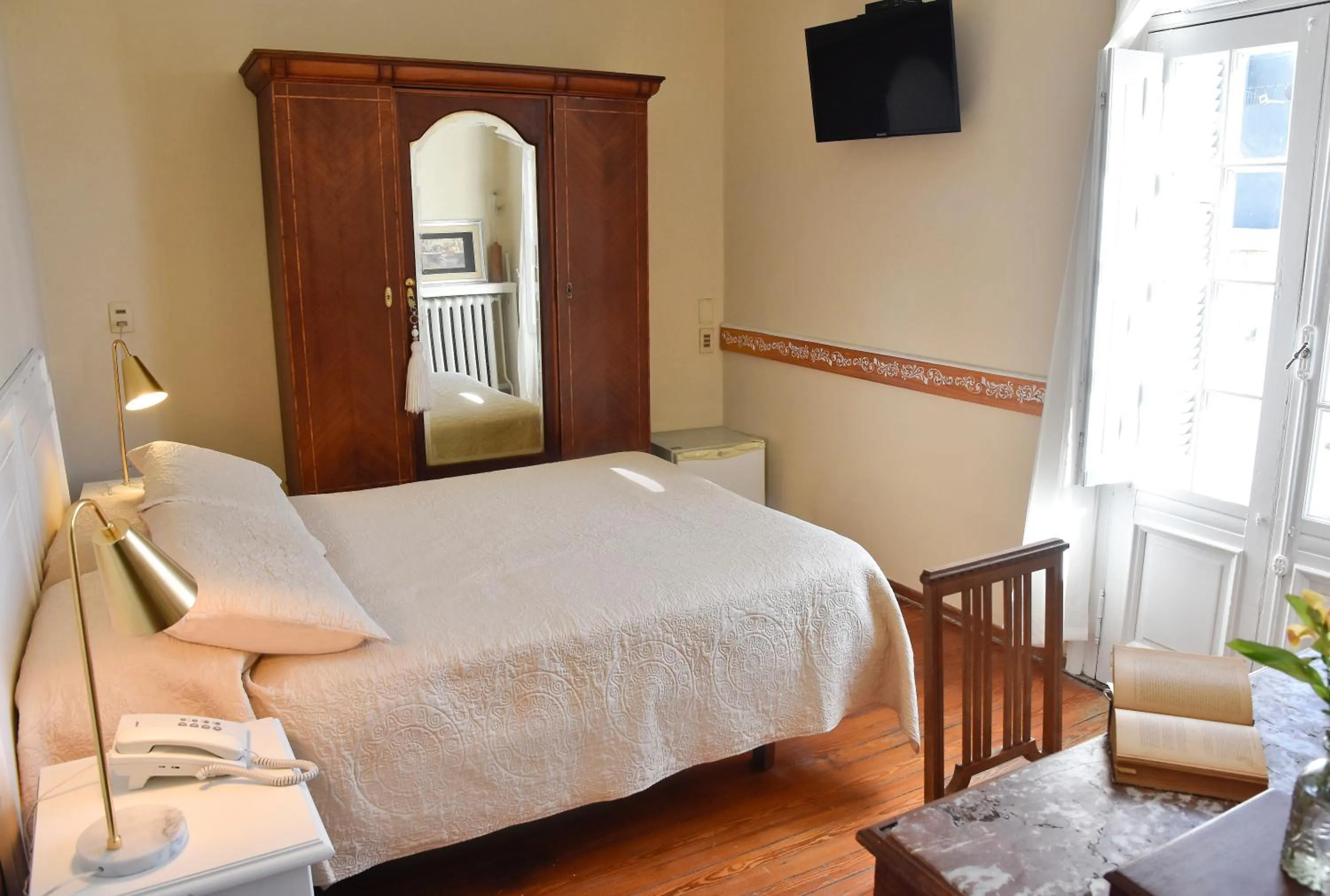 Photo of the whole room, Bed in Hotel Palacio