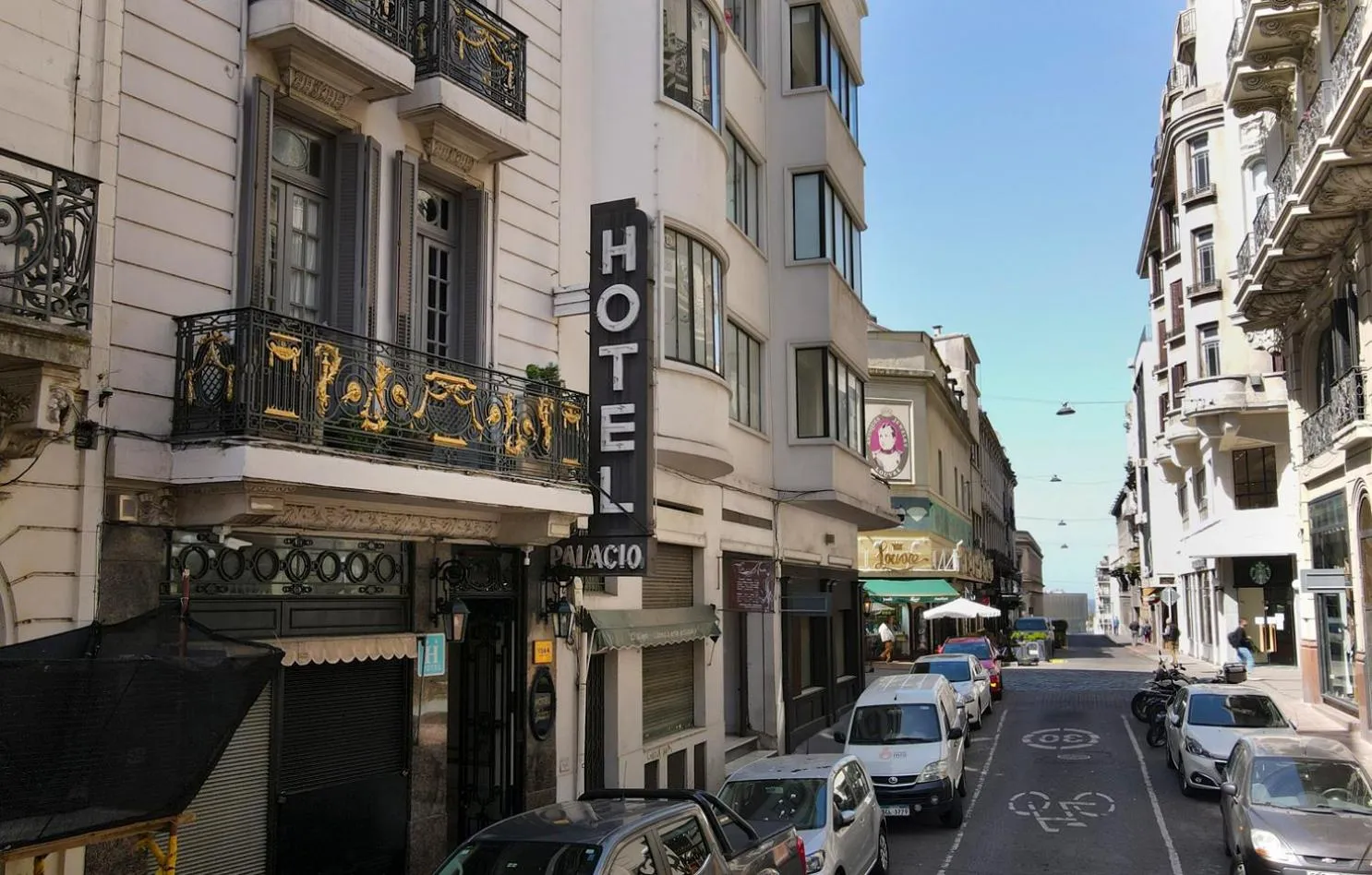 Street view in Hotel Palacio