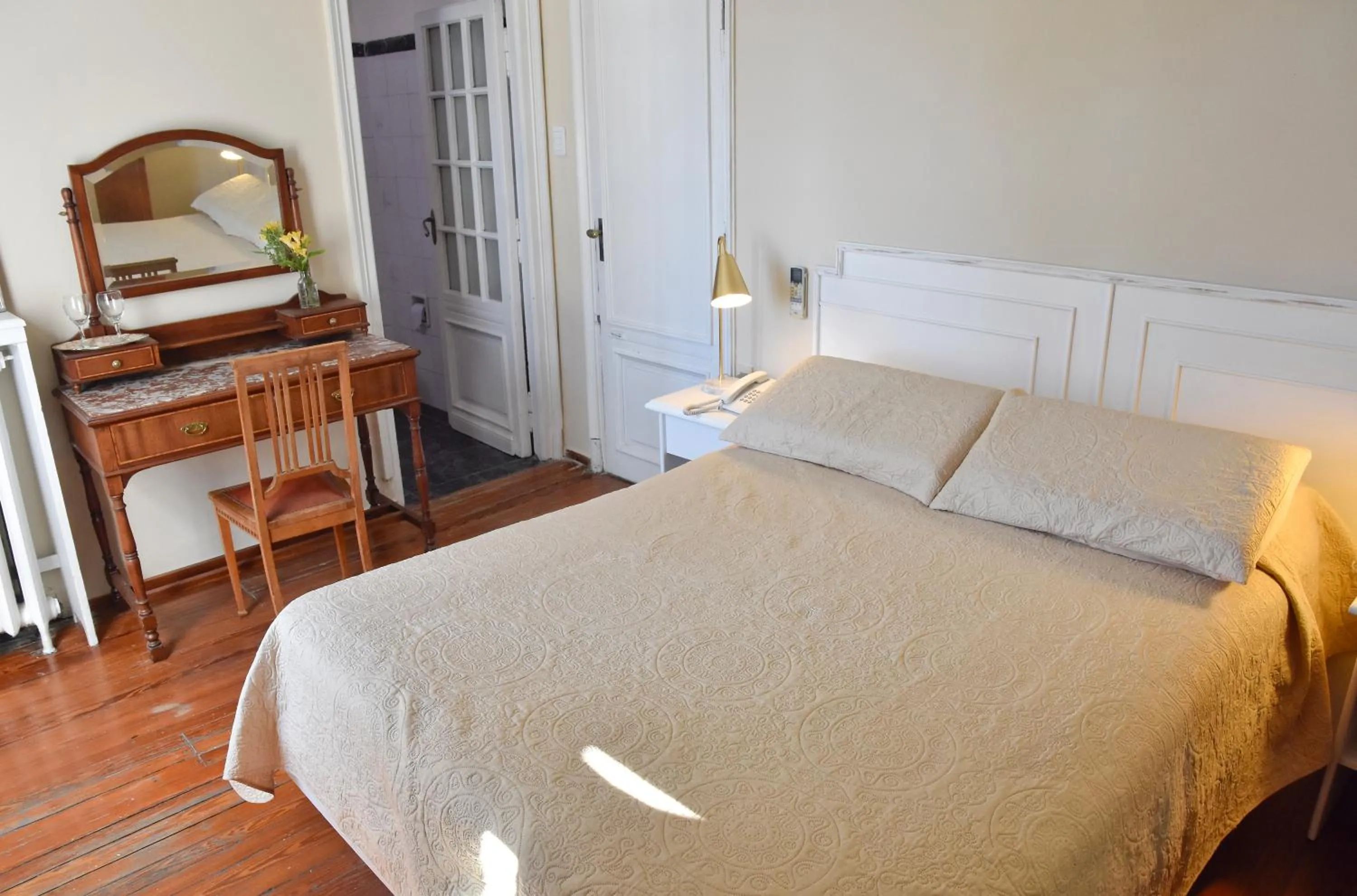 Photo of the whole room, Bed in Hotel Palacio