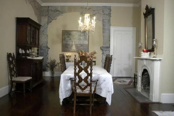 Breakfast in 1872 Denham Inn