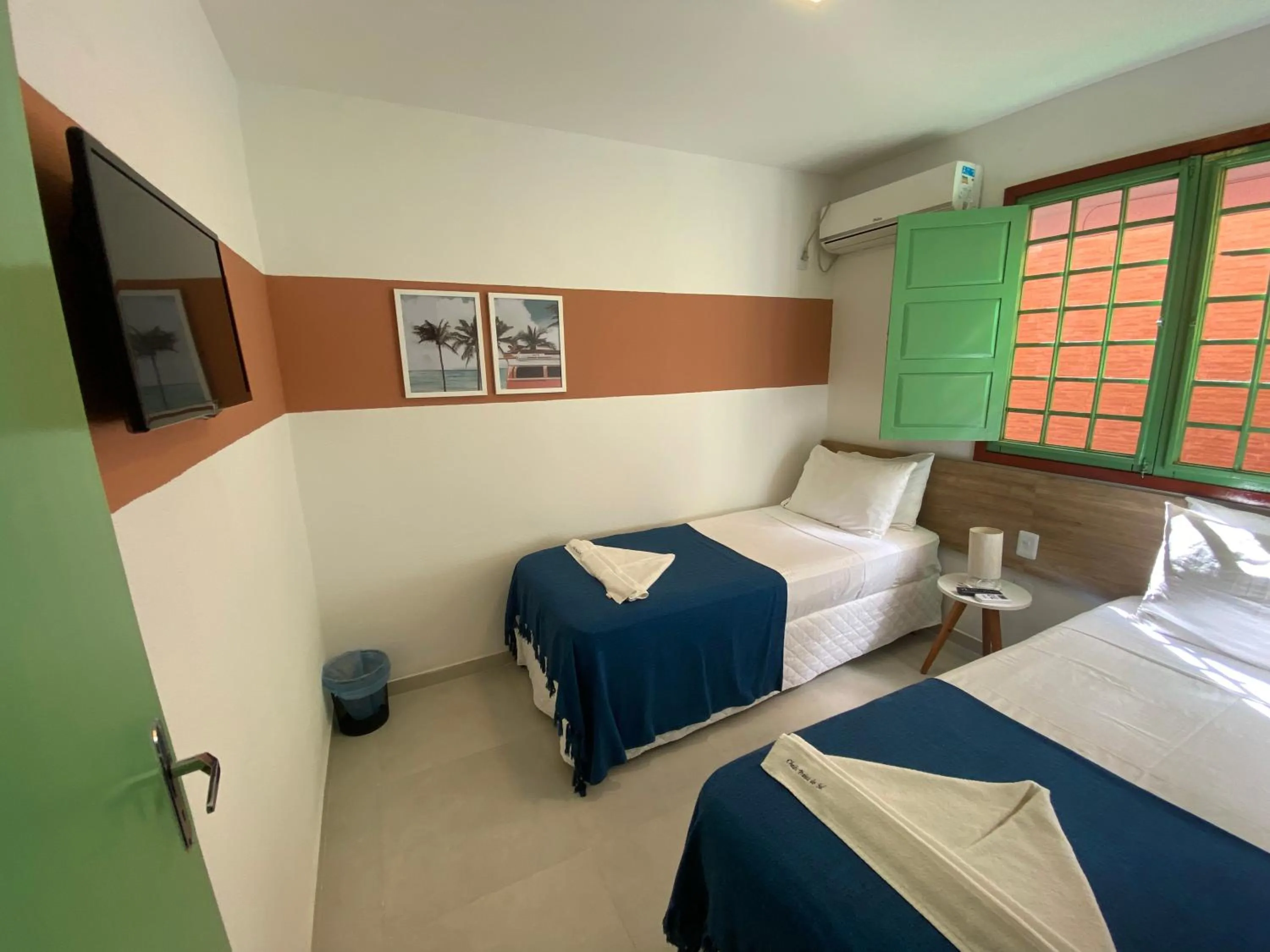 Photo of the whole room, Bed in Chalés Praias do Sul