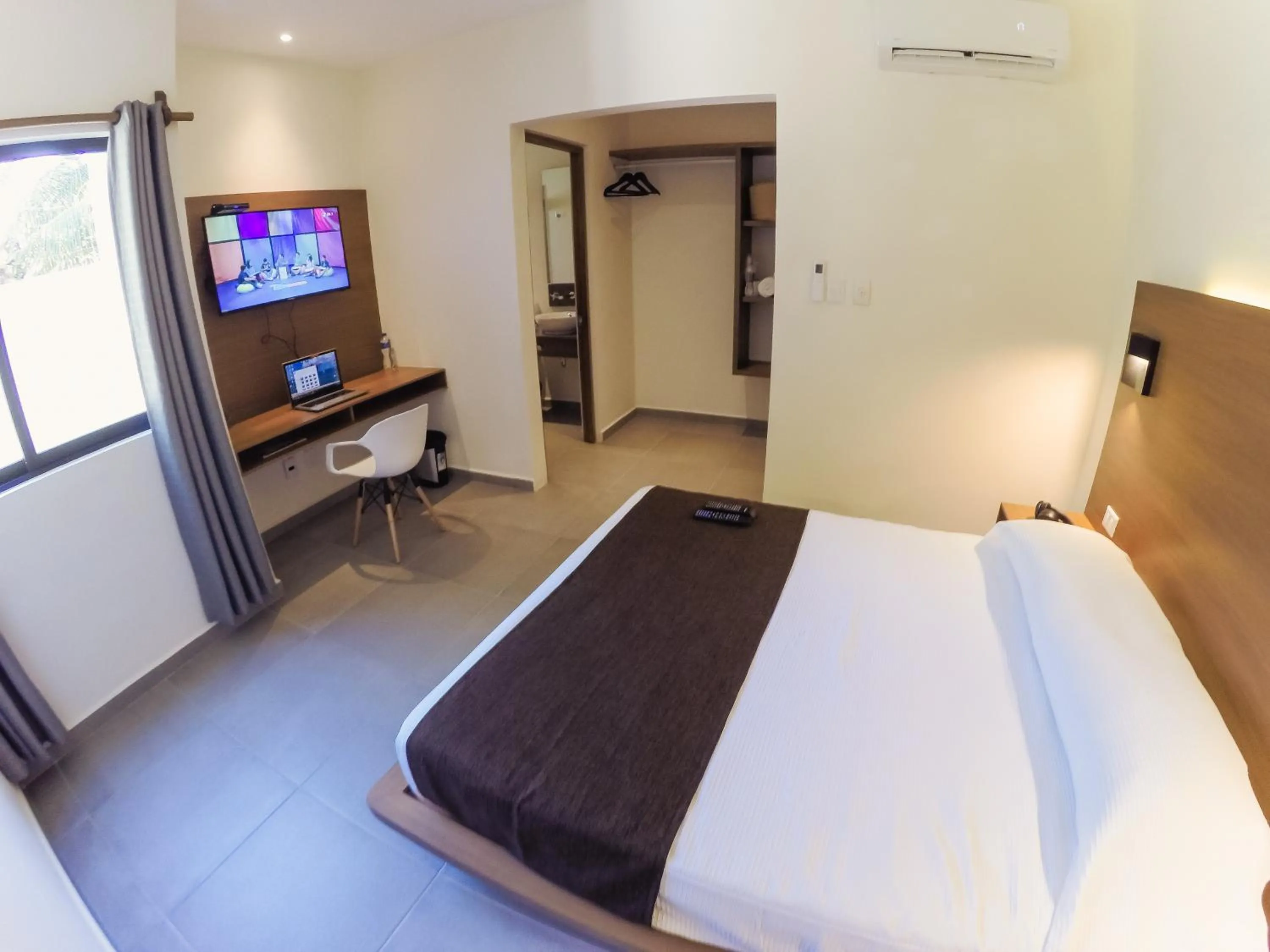 Property building, Bed in Viento Suites Cancún