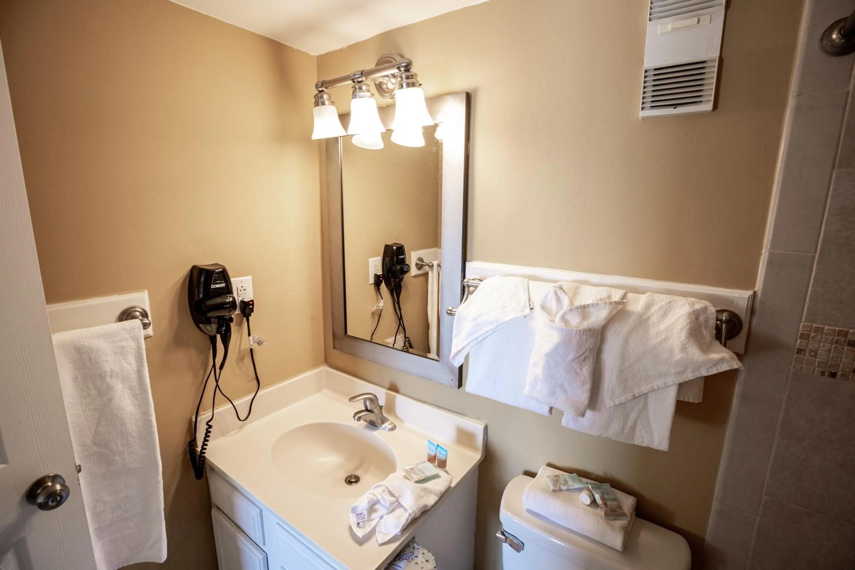 Bathroom, Bed in Atalaya Towers
