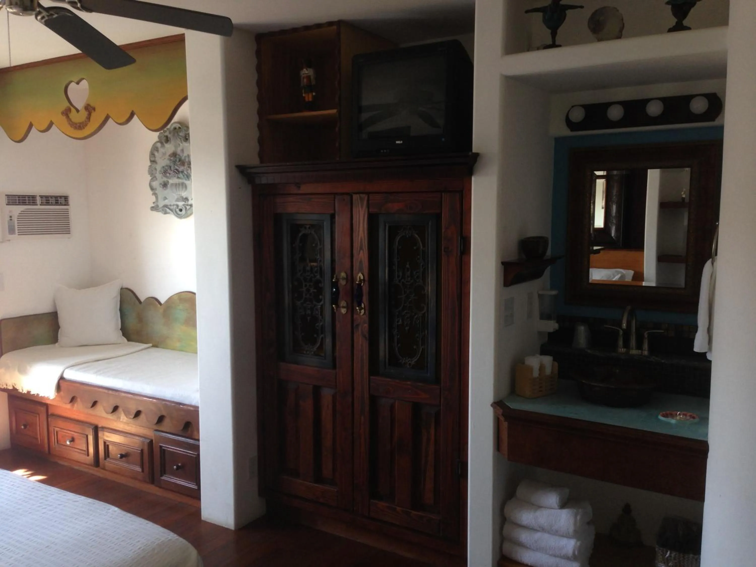 Decorative detail, Bed in Secret Garden Inn