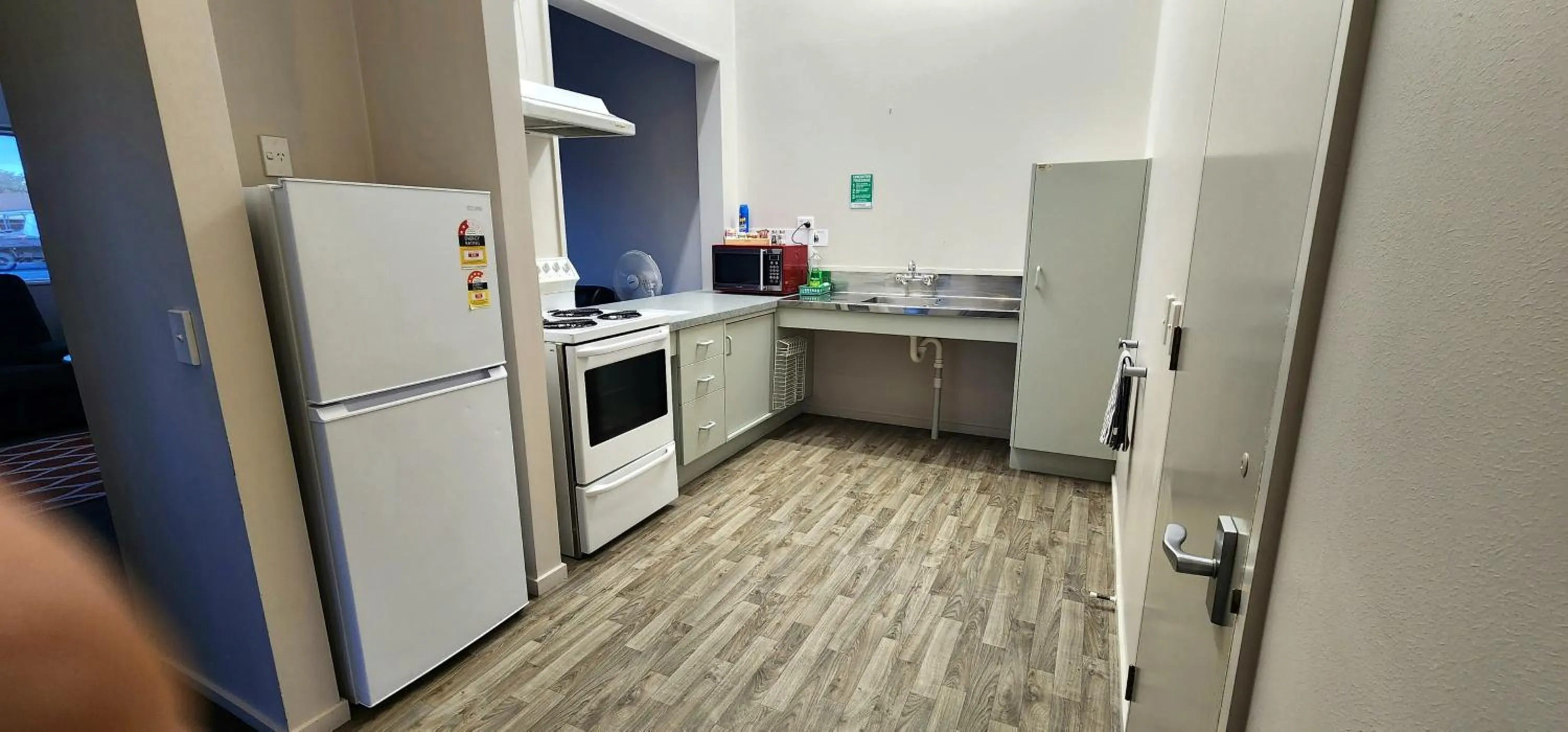 Kitchen or kitchenette in Acorn Estate Motel