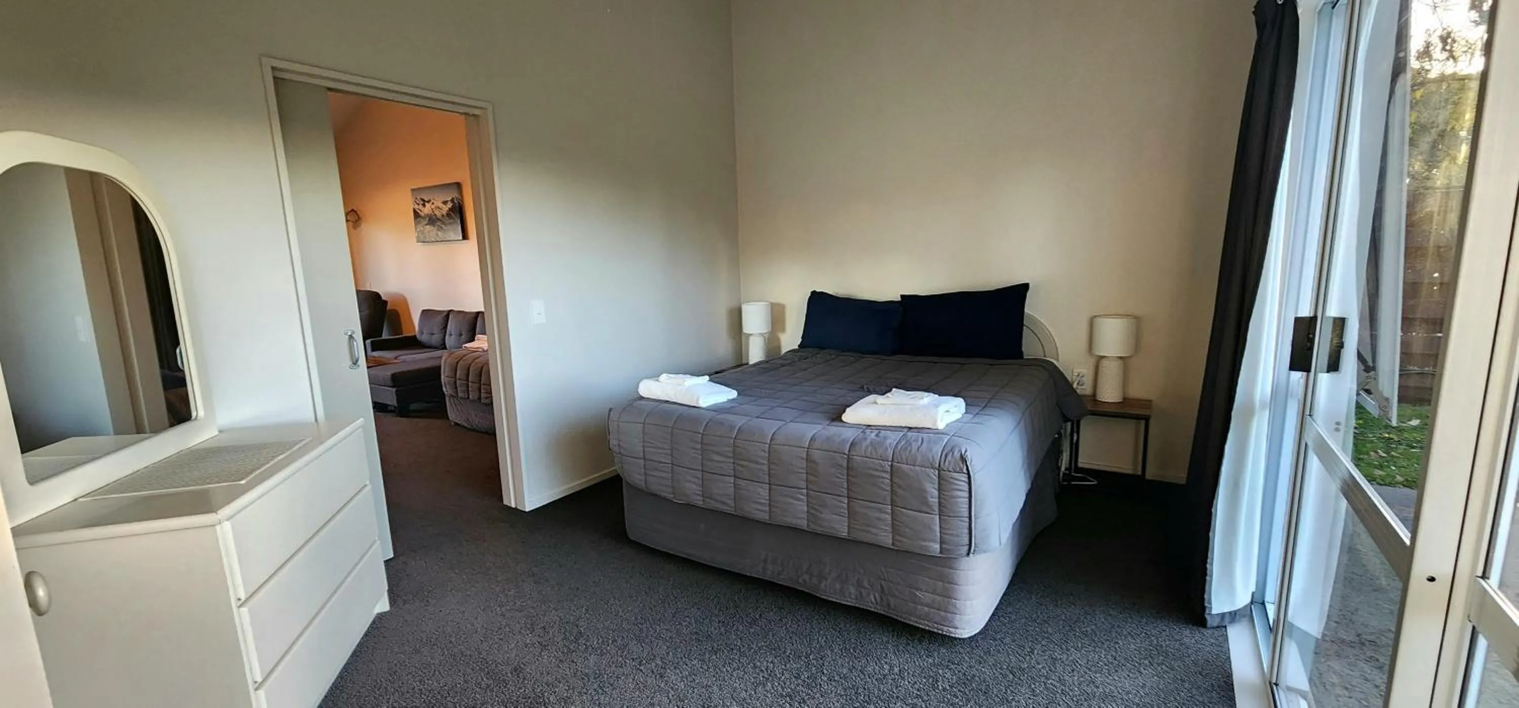 Bed in Acorn Estate Motel