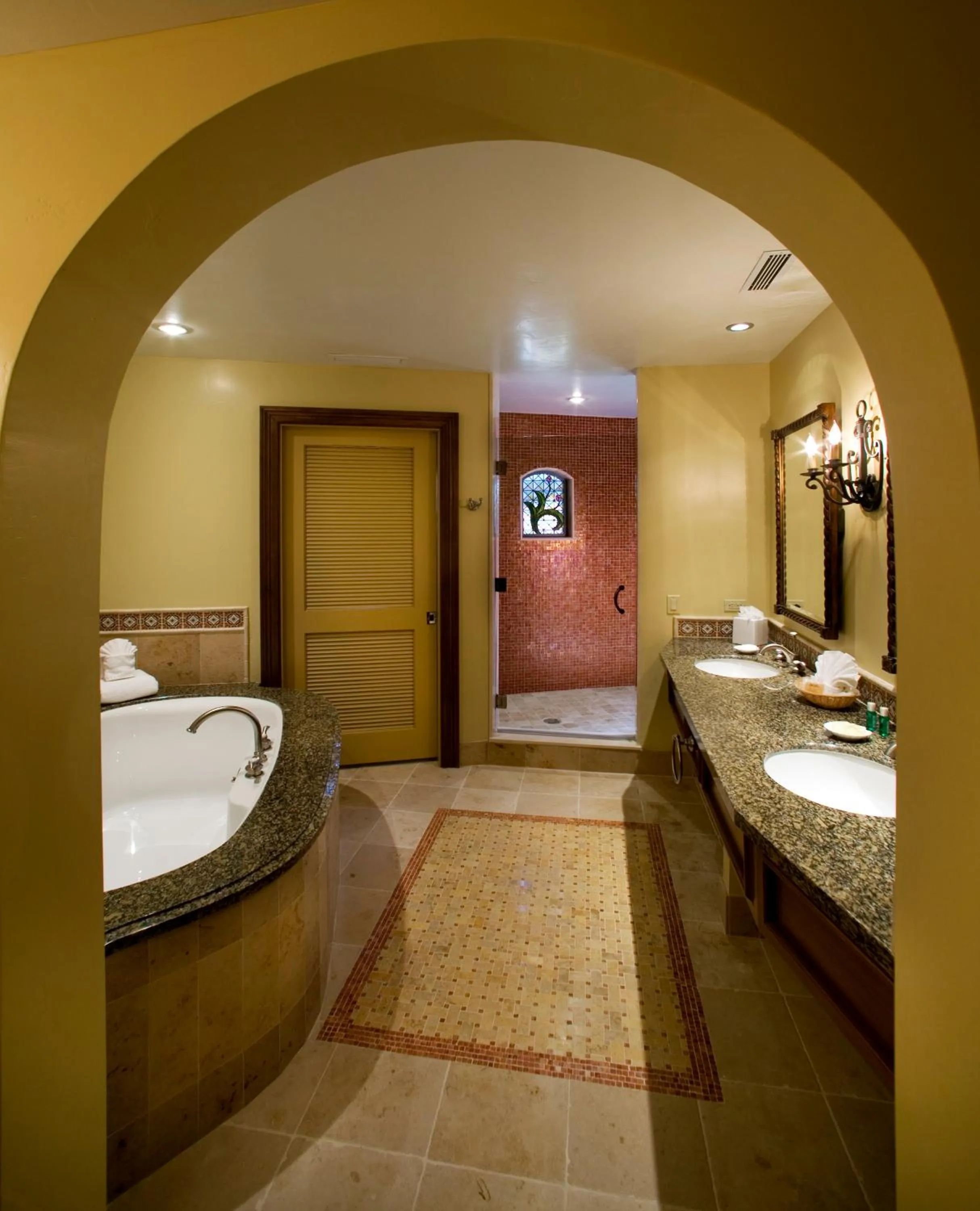 Bathroom, Bed in Harbor View Inn