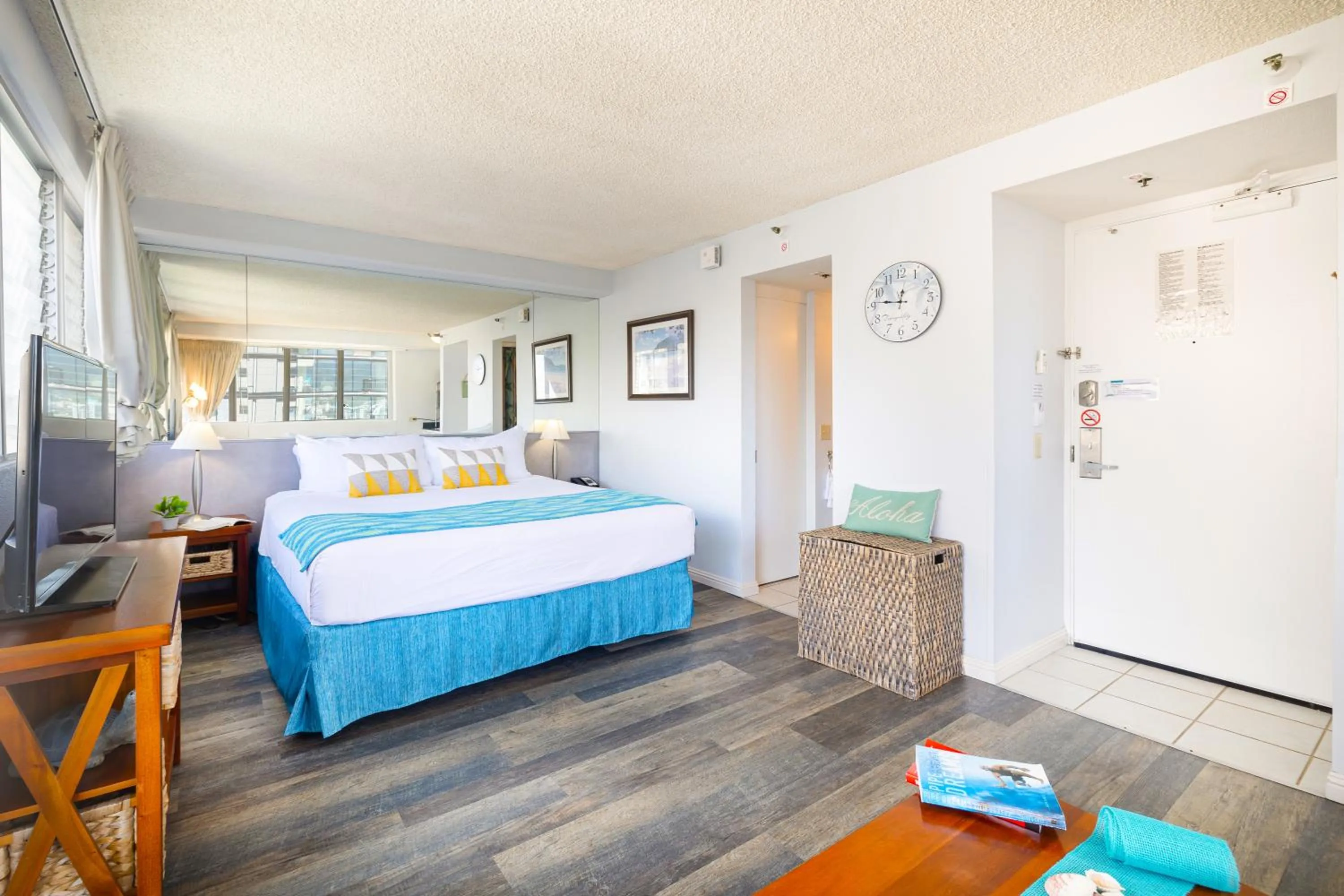 Bed in Beautiful Studio in the Heart of Vibrant Waikiki