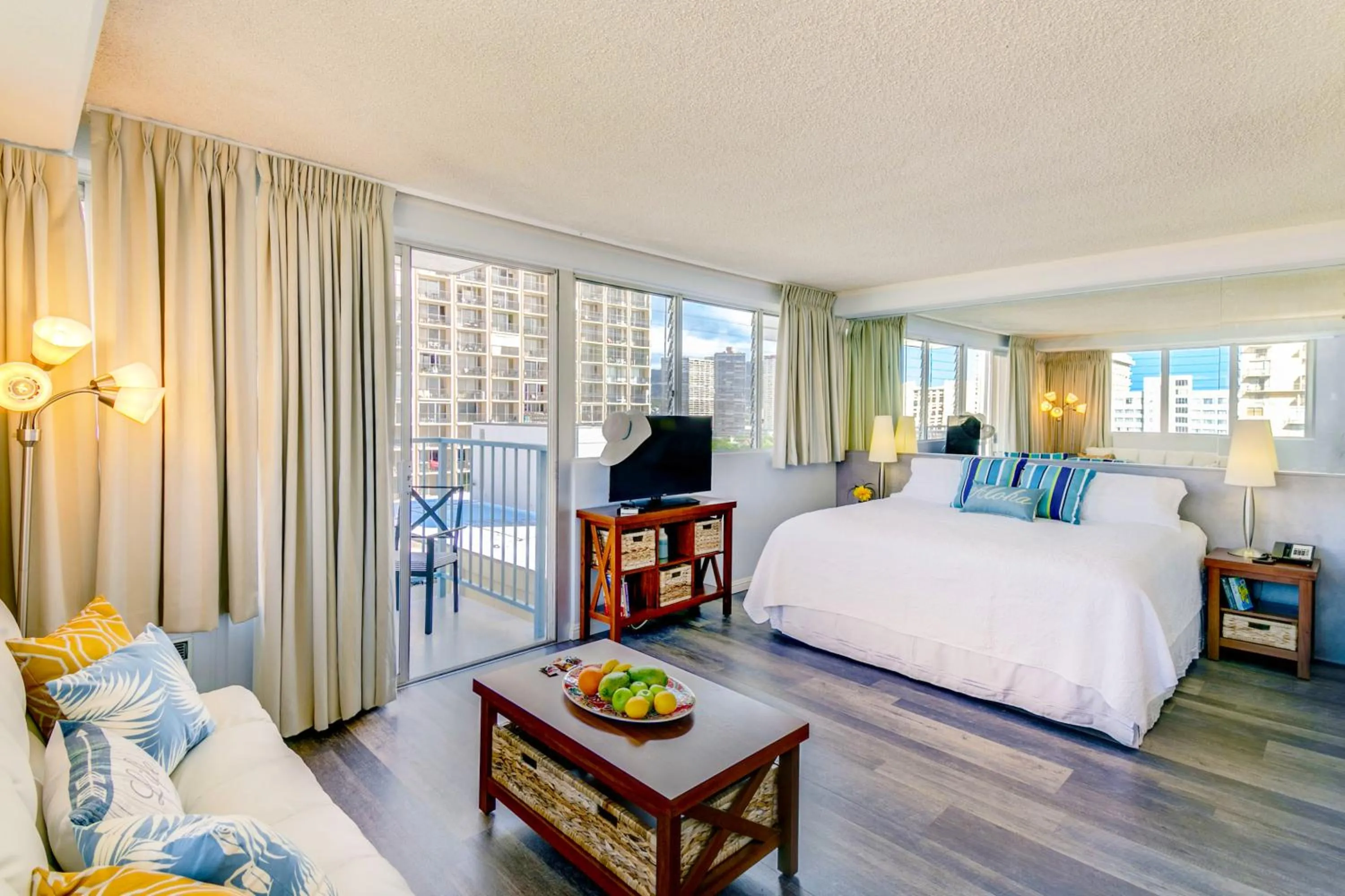 Bed in Beautiful Studio in the Heart of Vibrant Waikiki