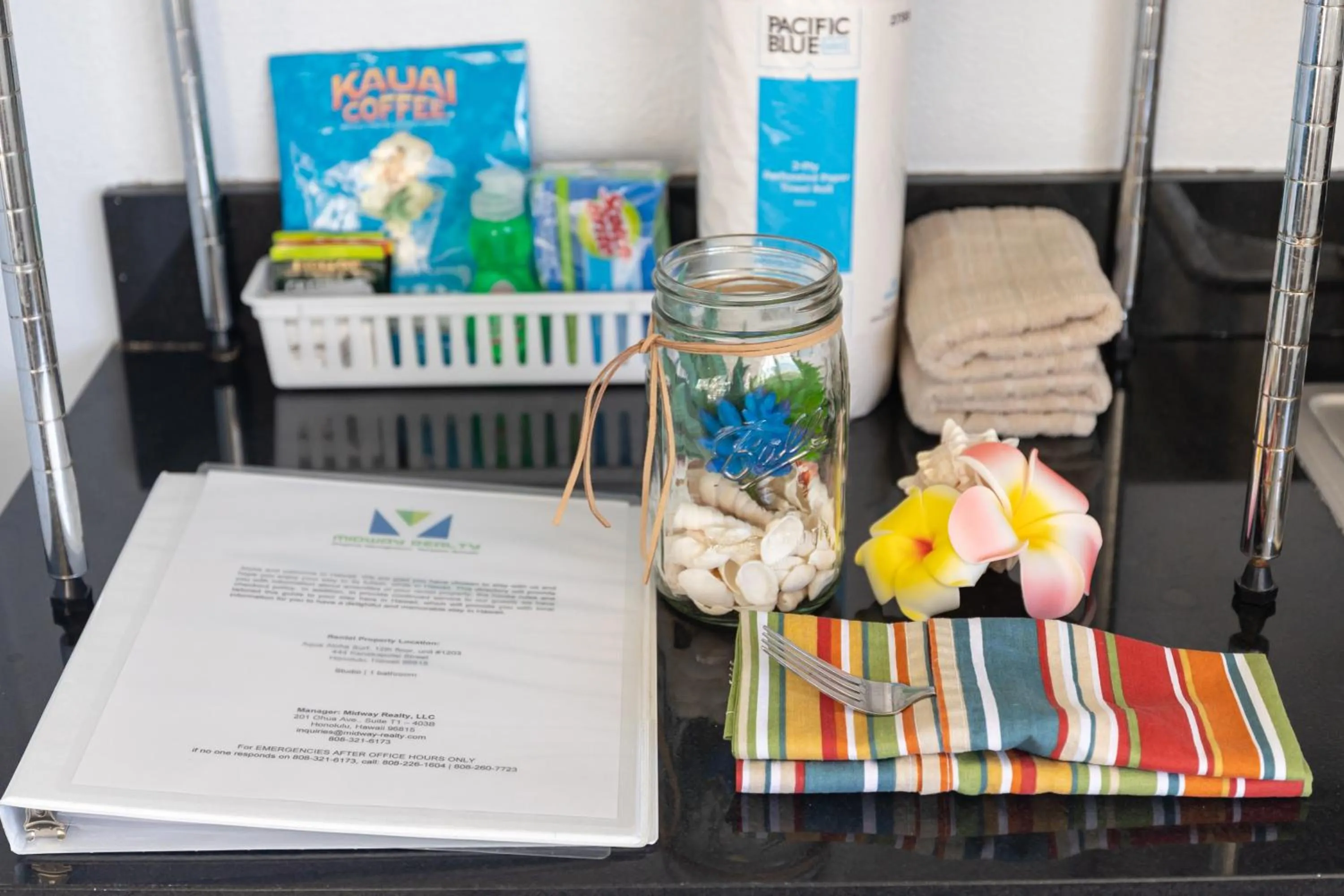 Kitchen or kitchenette in Beautiful Studio in the Heart of Vibrant Waikiki