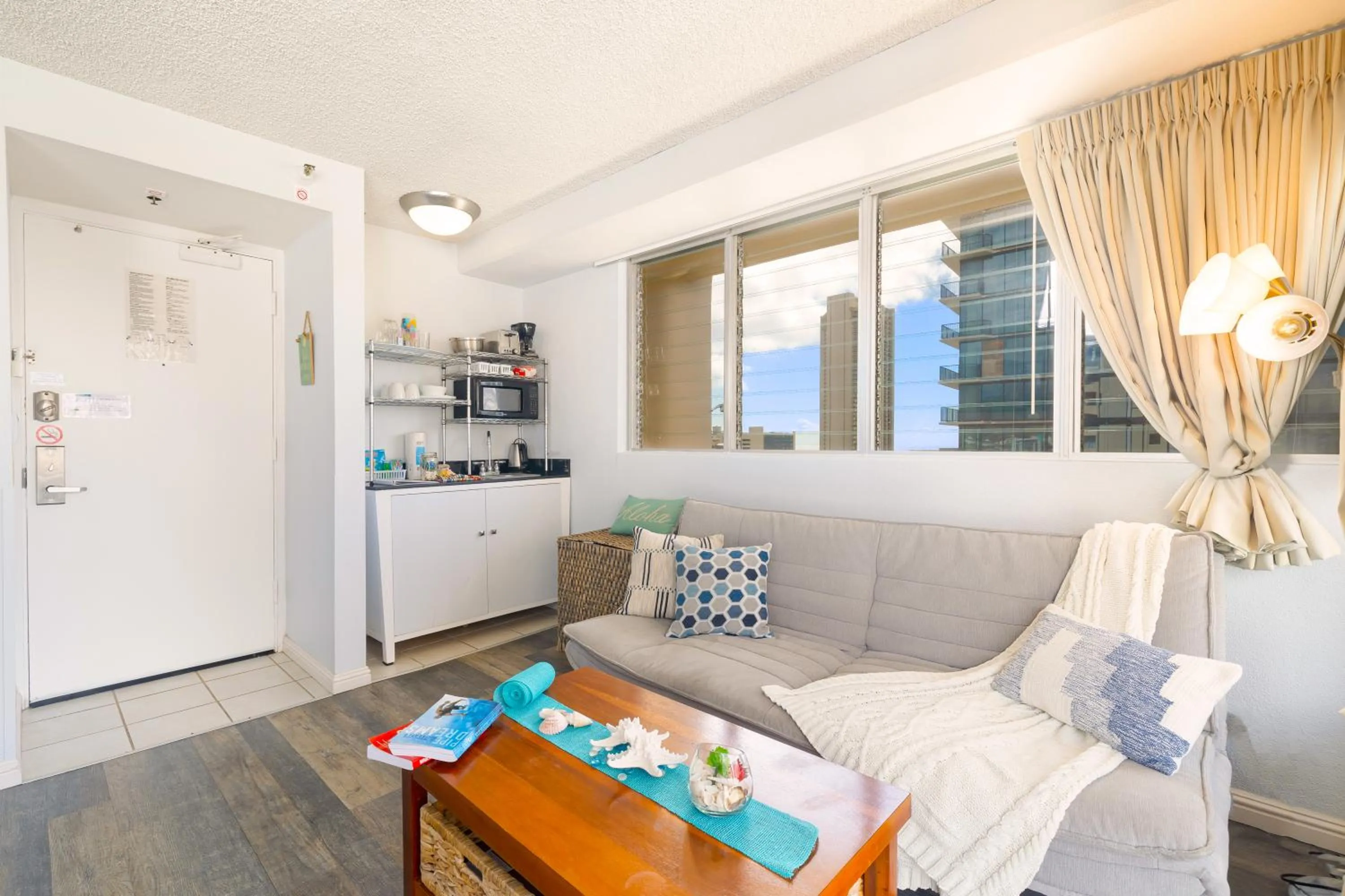 Living room in Beautiful Studio in the Heart of Vibrant Waikiki