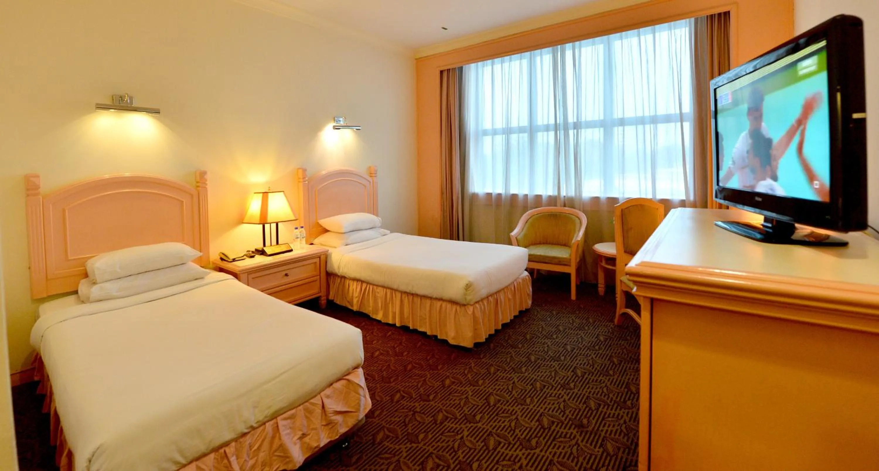 Bed in Emerald Puteri Hotel