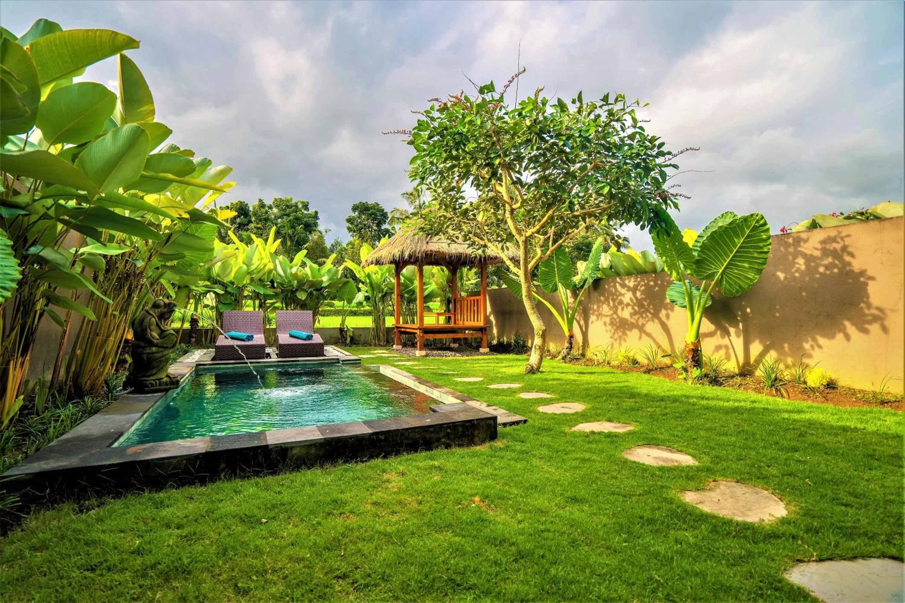 Garden in Three Gold Luxury Private Villas