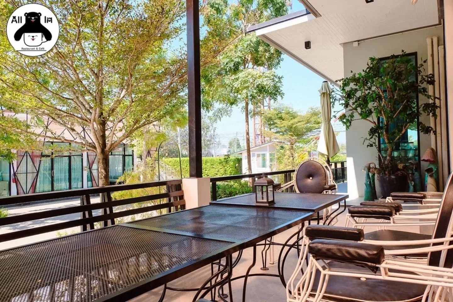 Restaurant/places to eat in tt Residence