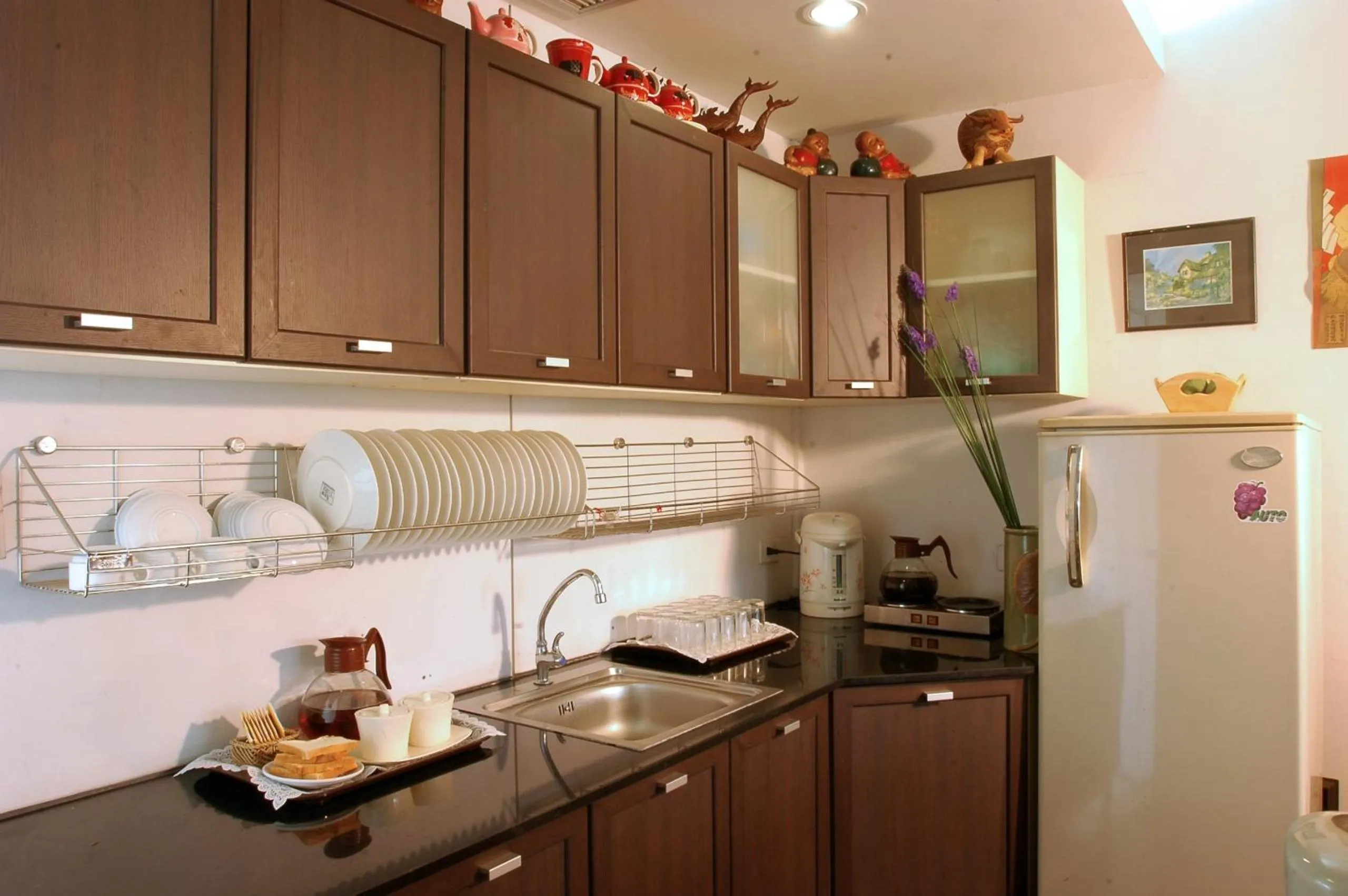Communal kitchen in Bansabai Hostelling International