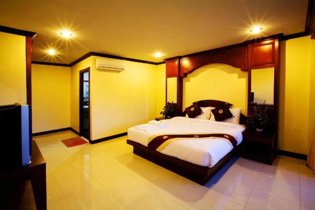 Bed in Baan Sudarat Hotel