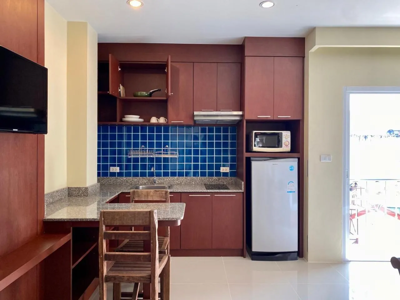 Kitchen or kitchenette in Baan Sudarat Hotel