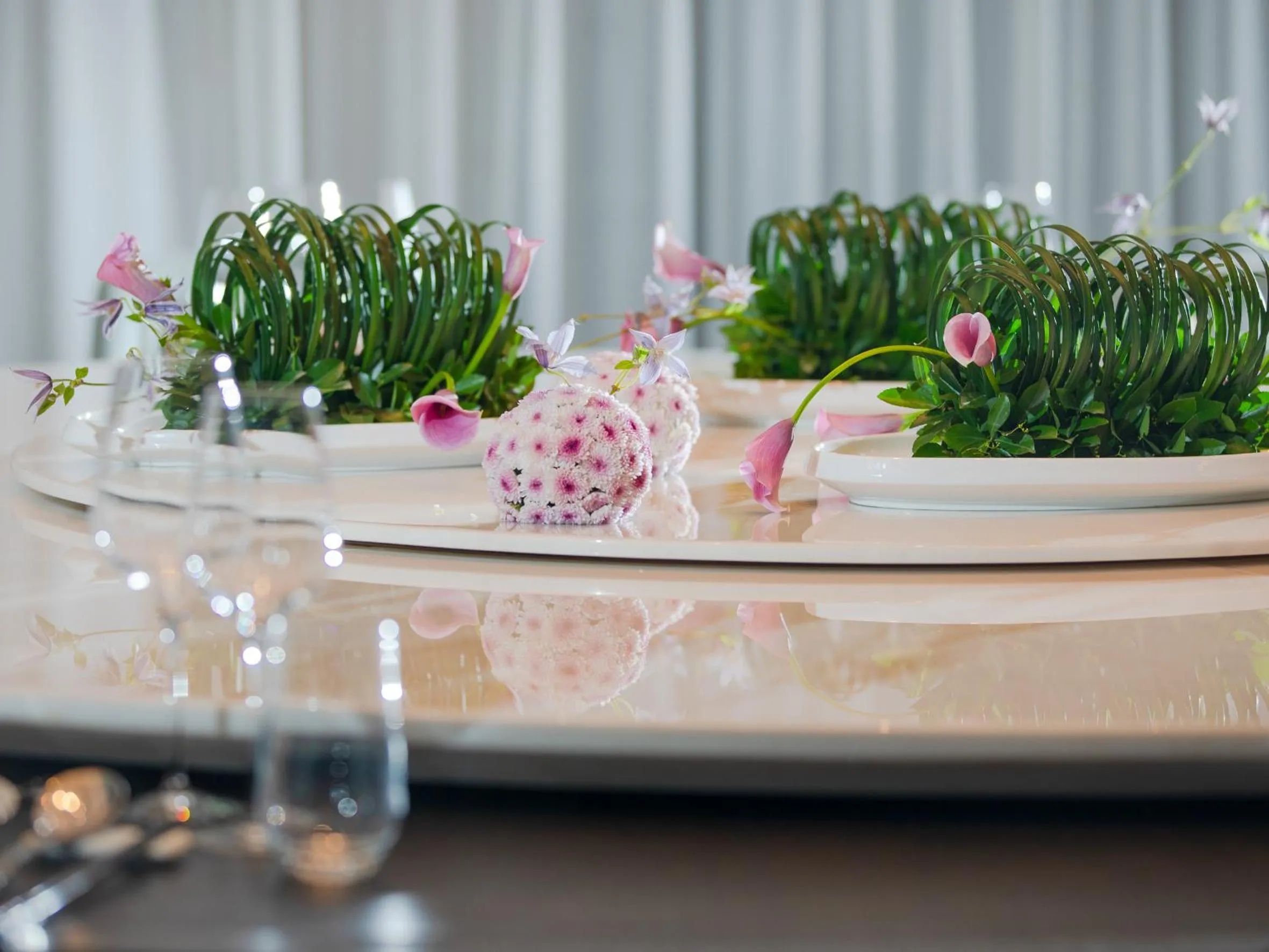 Restaurant/places to eat in Kingdom Hotel