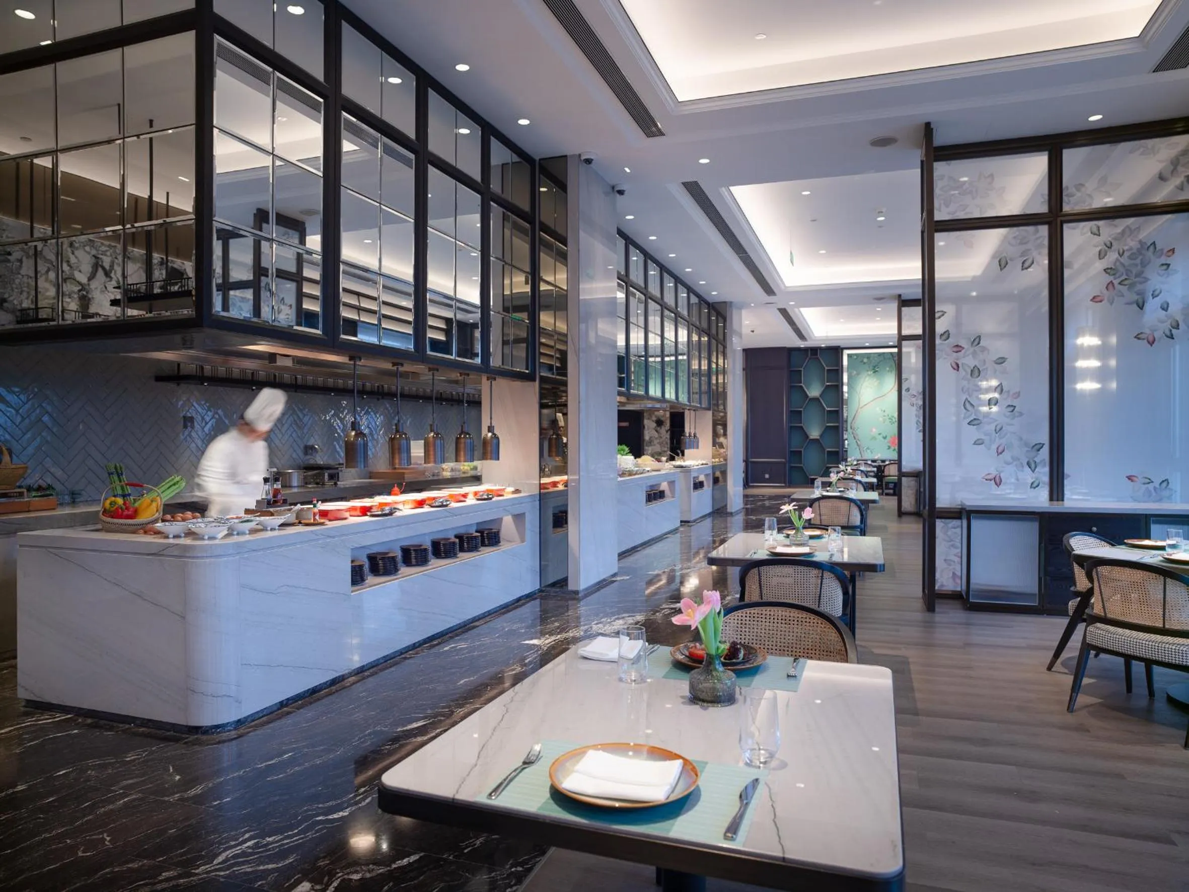 Restaurant/places to eat in Kingdom Hotel