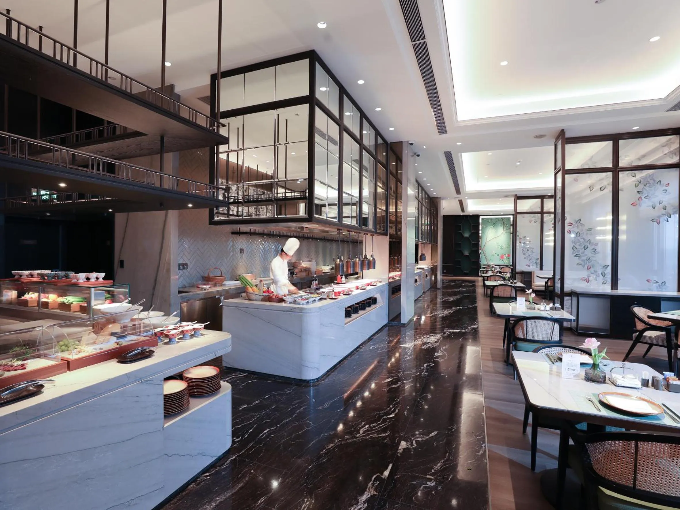 Restaurant/places to eat in Kingdom Hotel