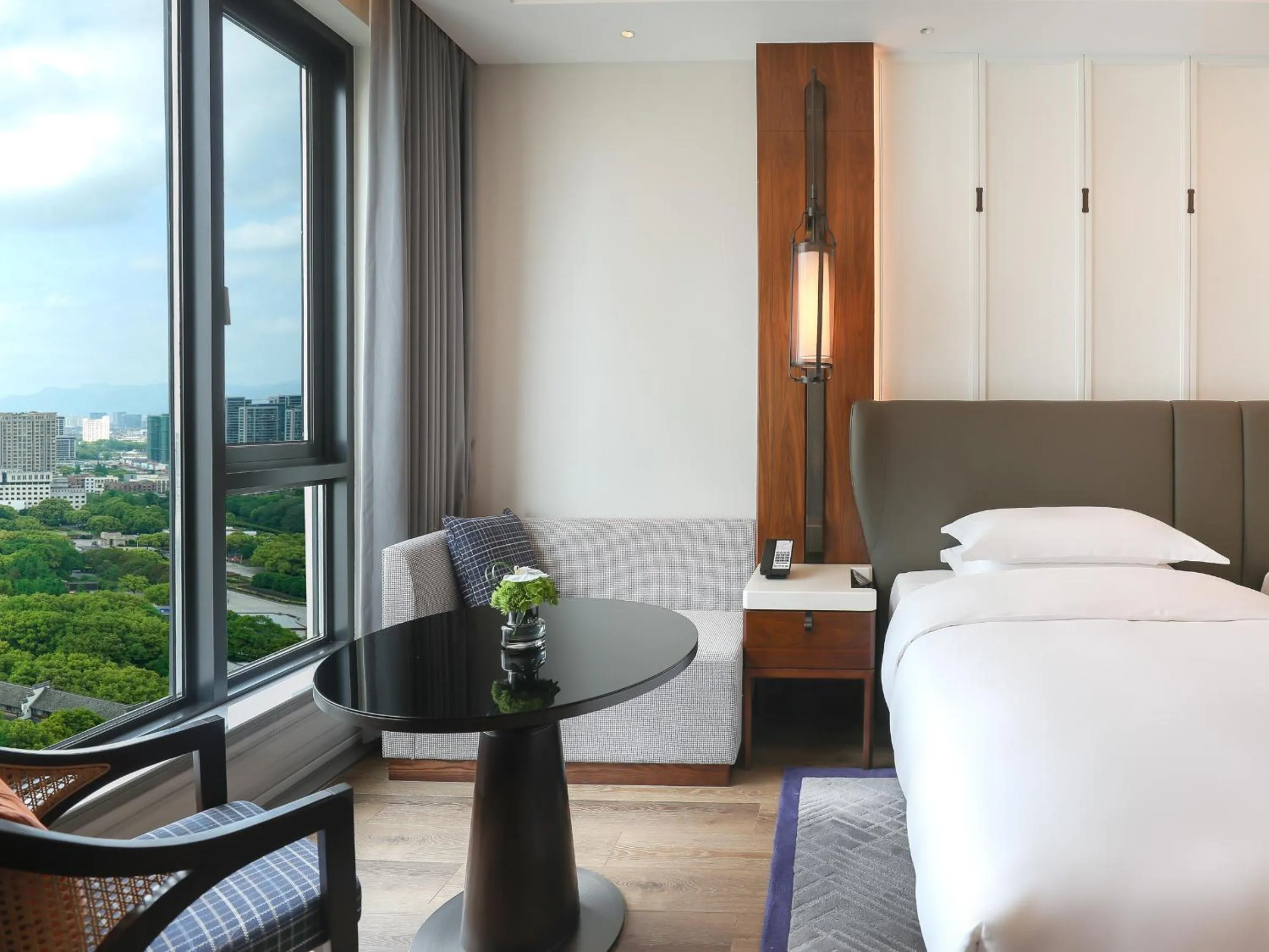 Seating area, Bed in Kingdom Hotel