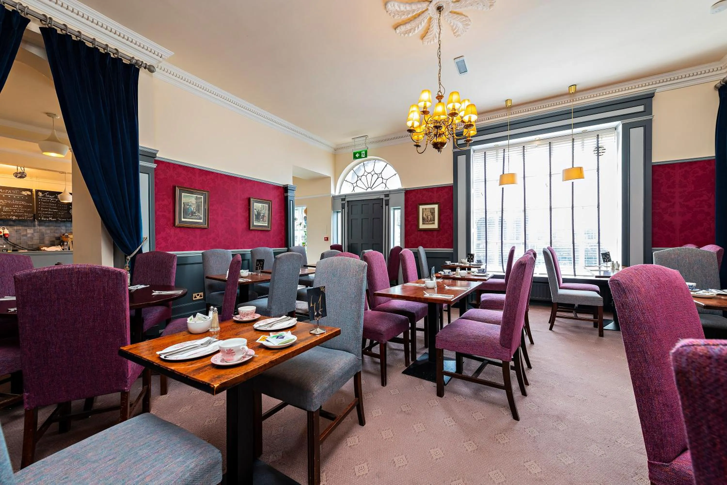 Restaurant/places to eat in Castle Hotel