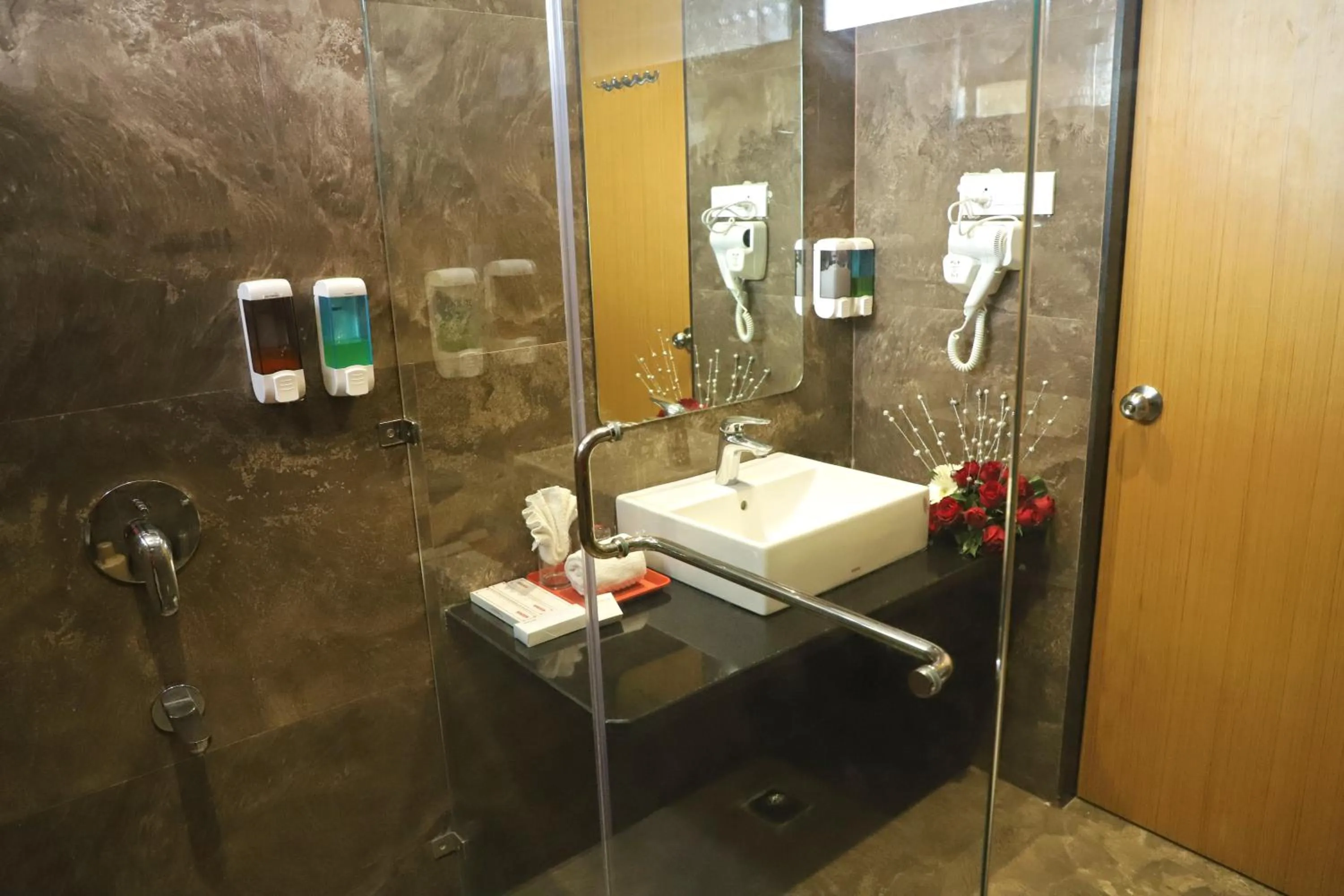 Bathroom in Sai Neem Tree Hotel