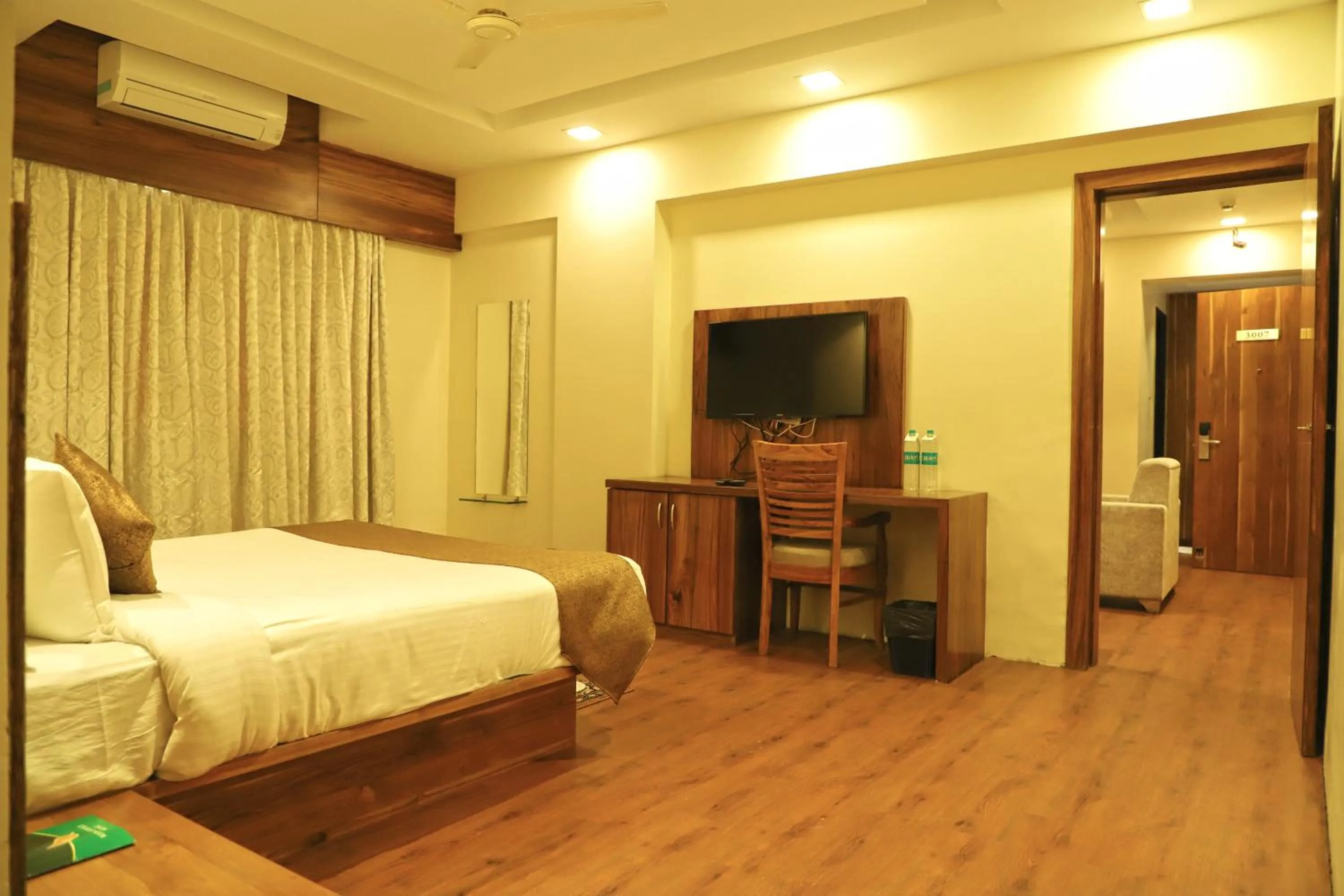 Bed in Sai Neem Tree Hotel