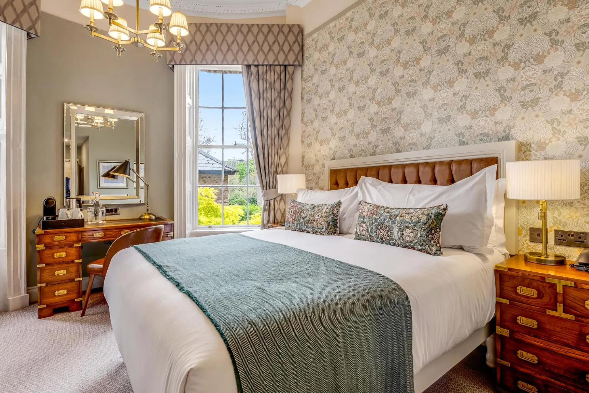 Bedroom, Bed in Stauntons on the Green Hotel