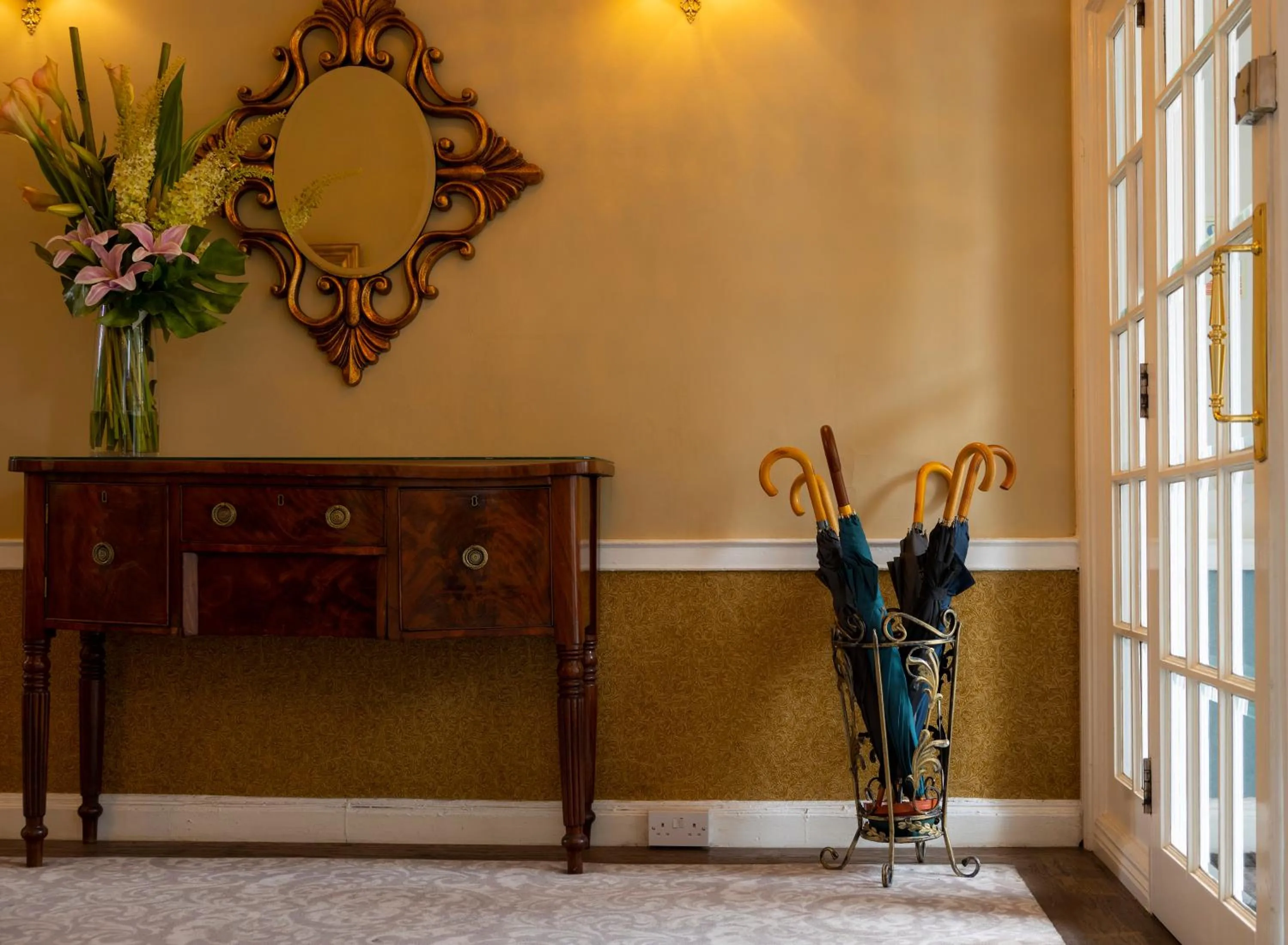 Decorative detail in Stauntons on the Green Hotel