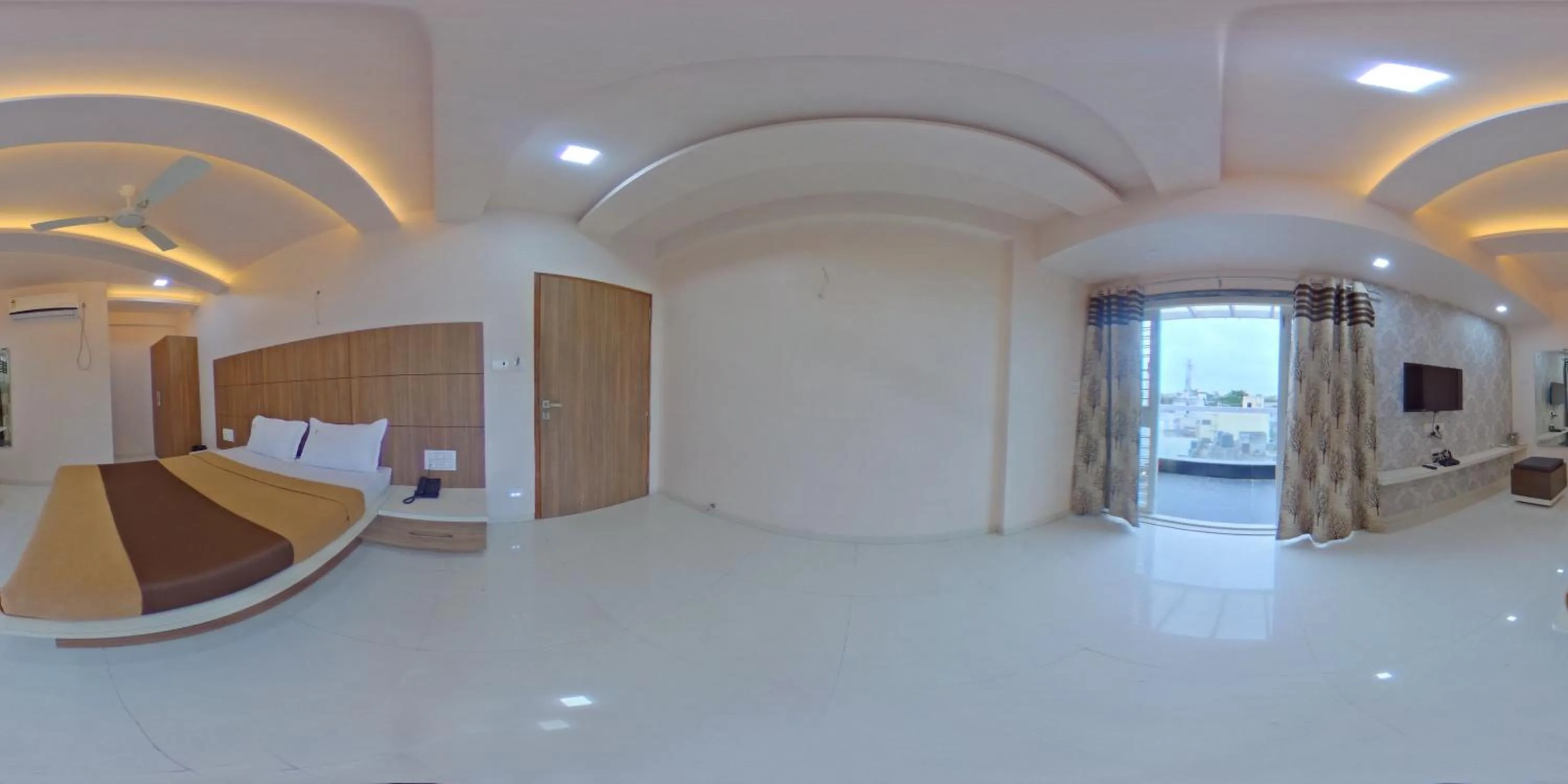 Shower in Hotel Ramkrishna Inn