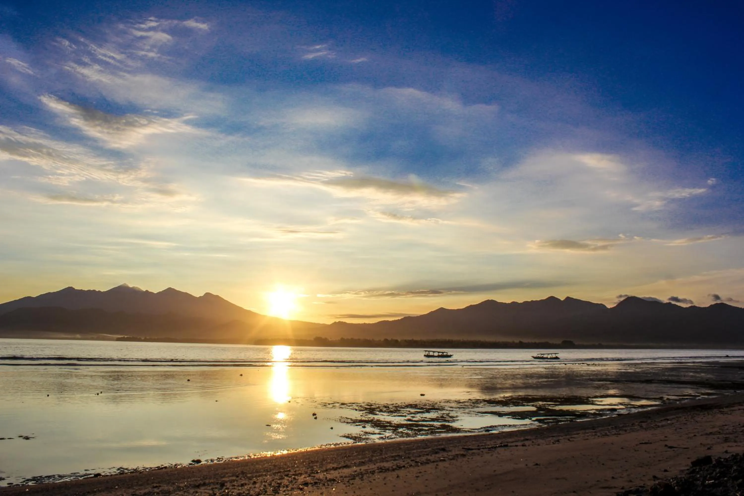 Mountain view in Kaluku Gili Resort
