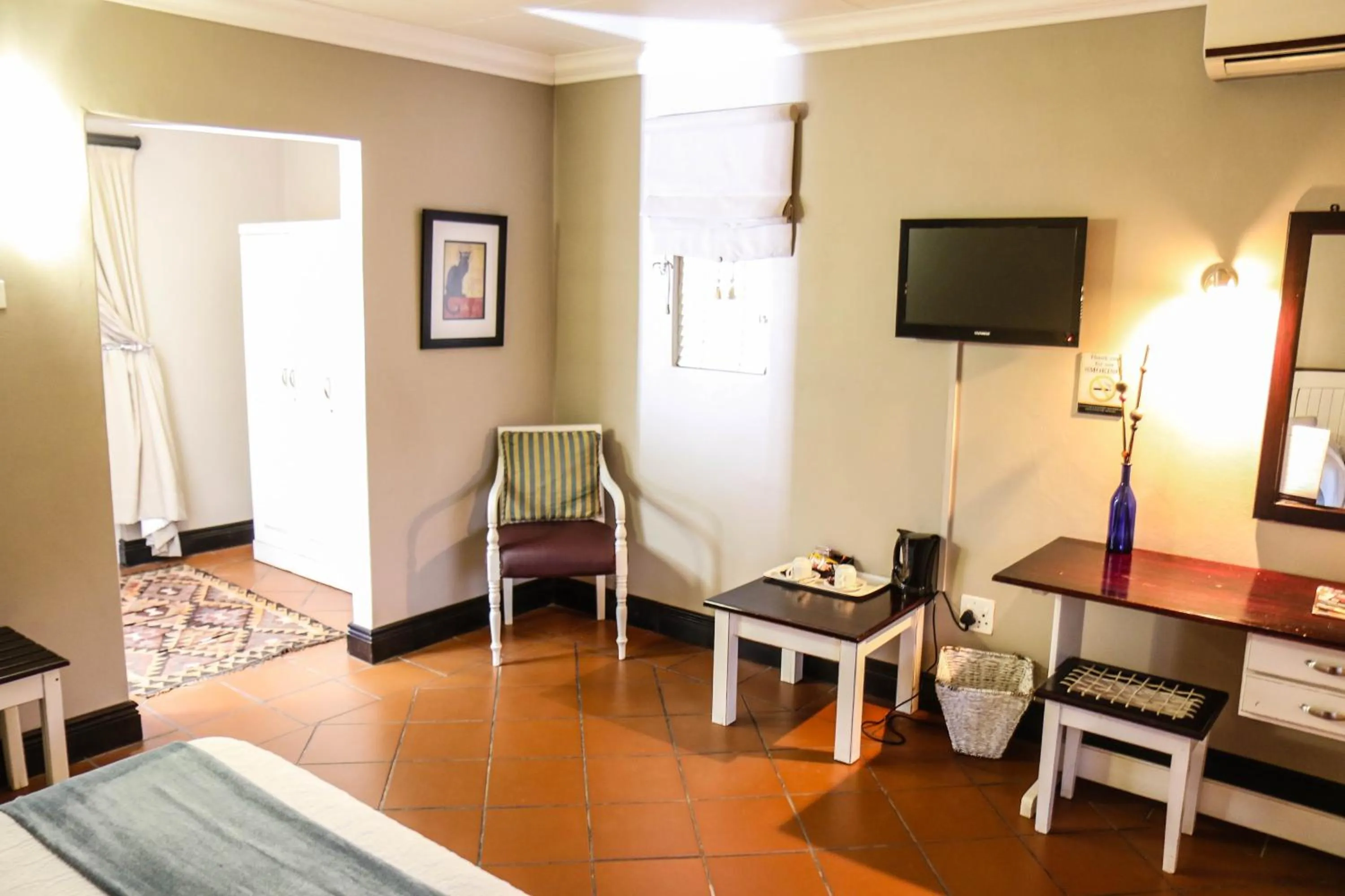 Coffee/tea facilities, Bed in Newcastle Country Lodge