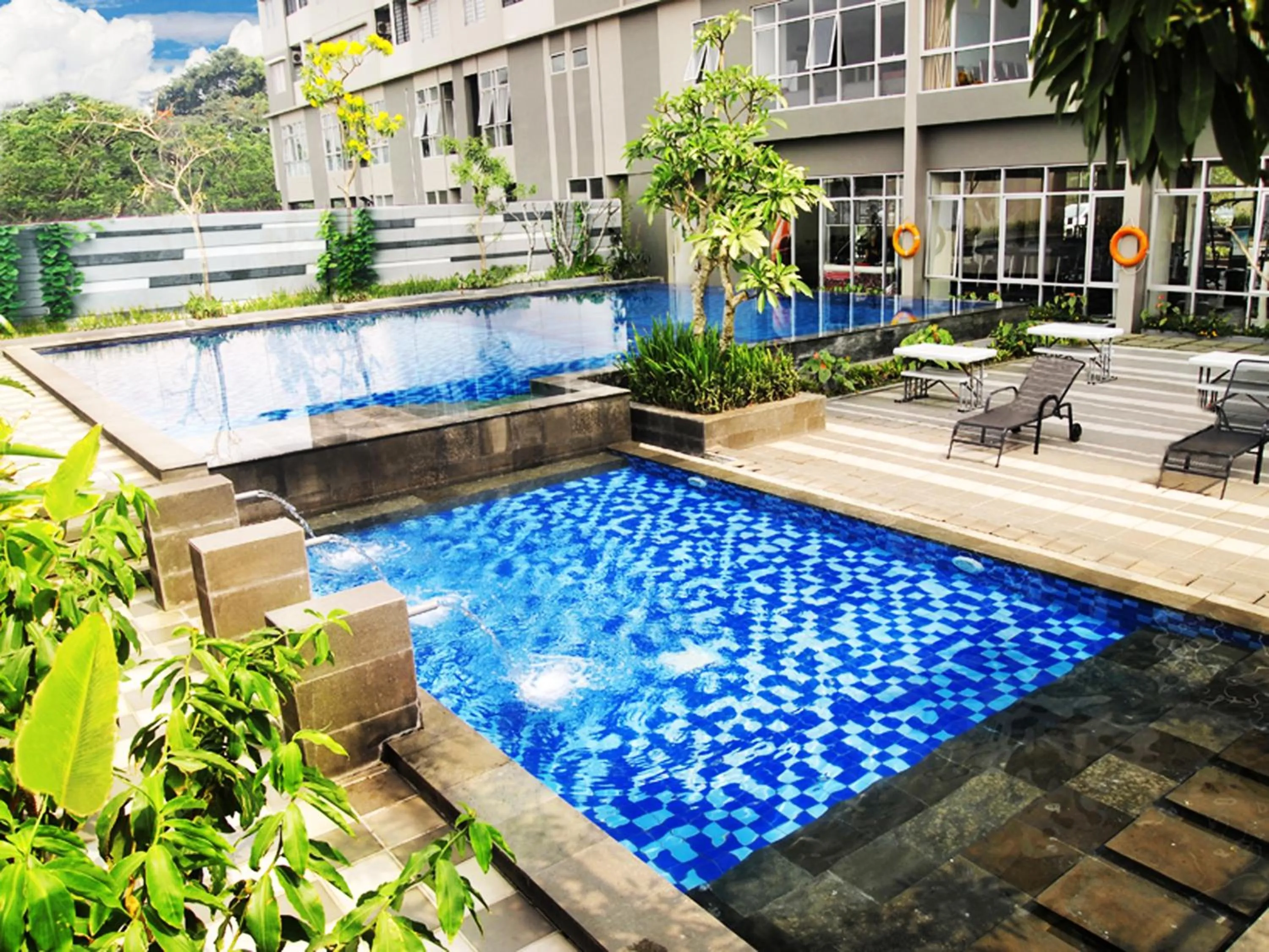 Swimming pool in Valore Hotel