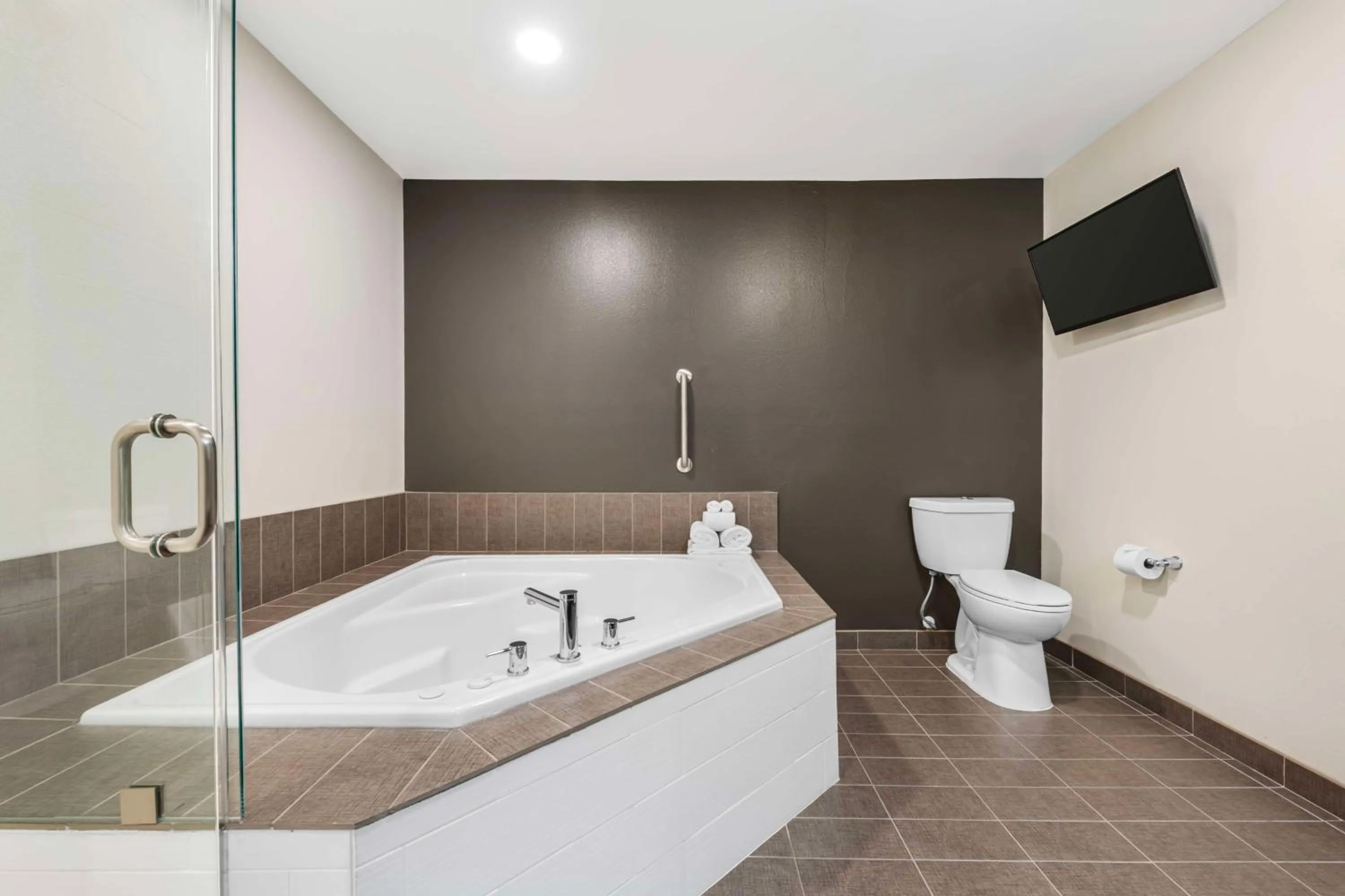 Bathroom in Magnolia Pointe; BW Signature Collection