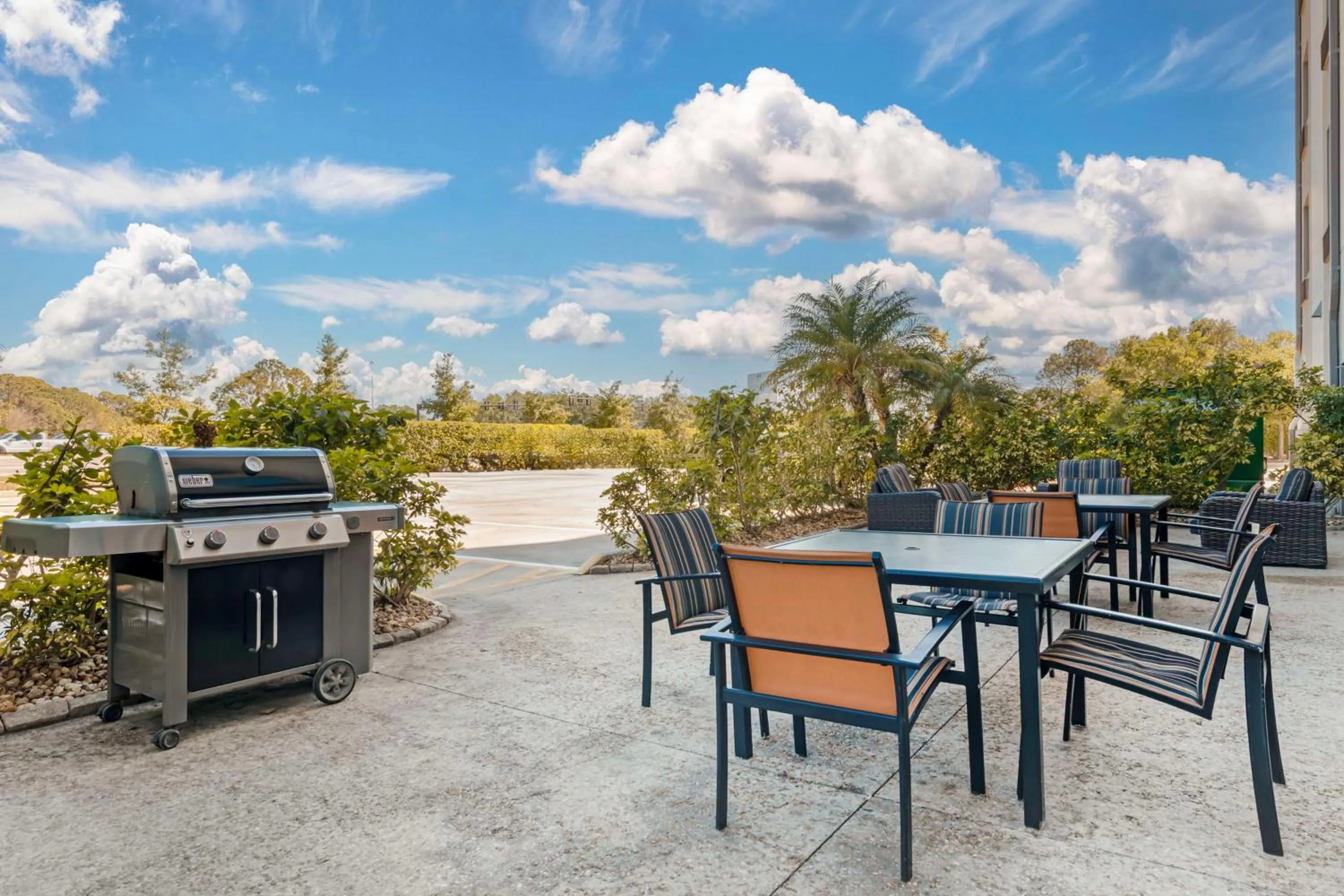 Property building in Magnolia Pointe; BW Signature Collection