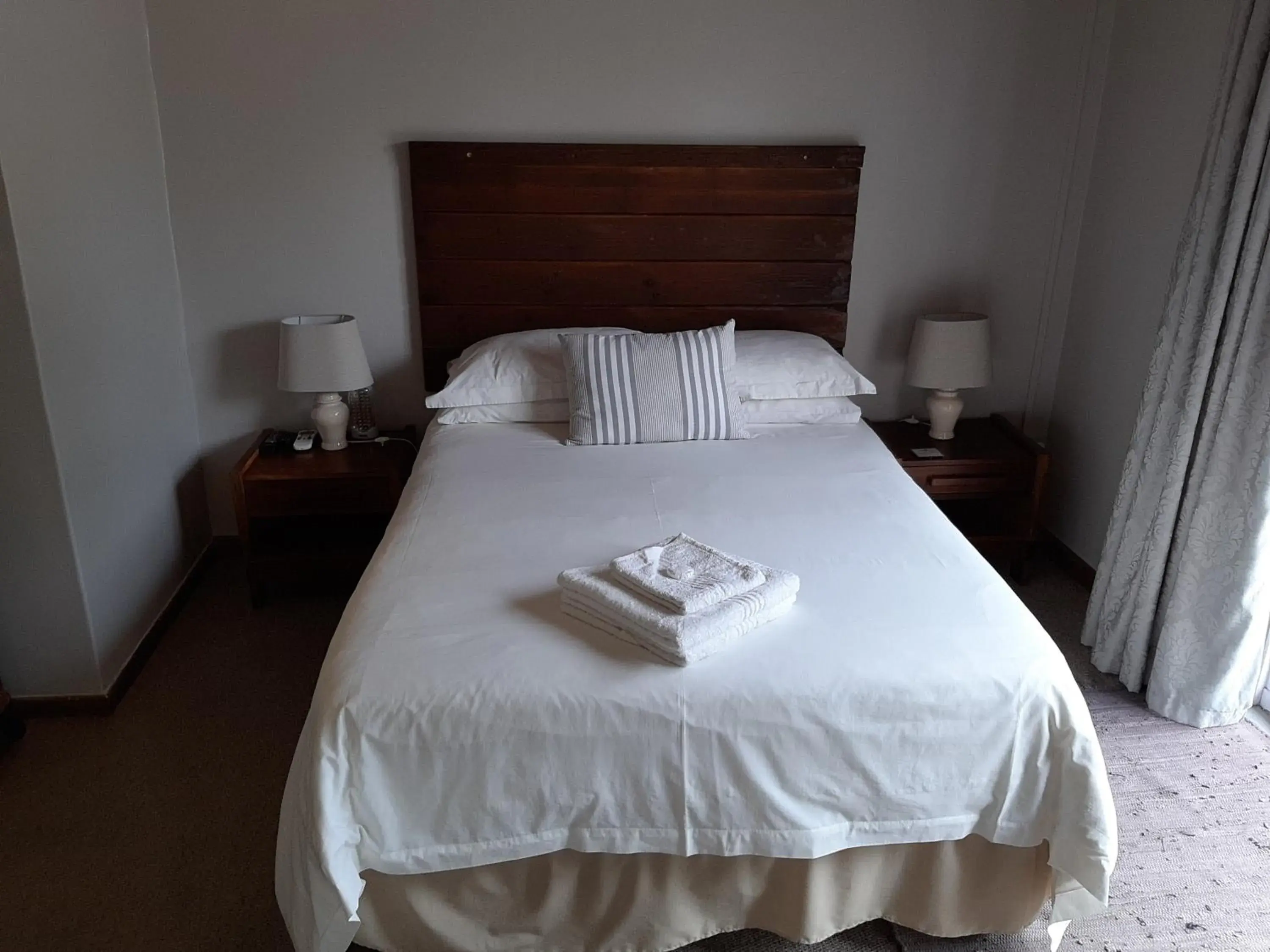 Deluxe Double Room (2 Adults + 1 Child) in Porterhouse Eleven Deluxe Double Room (2 Adults + 1 Child) in Porterhouse Eleven