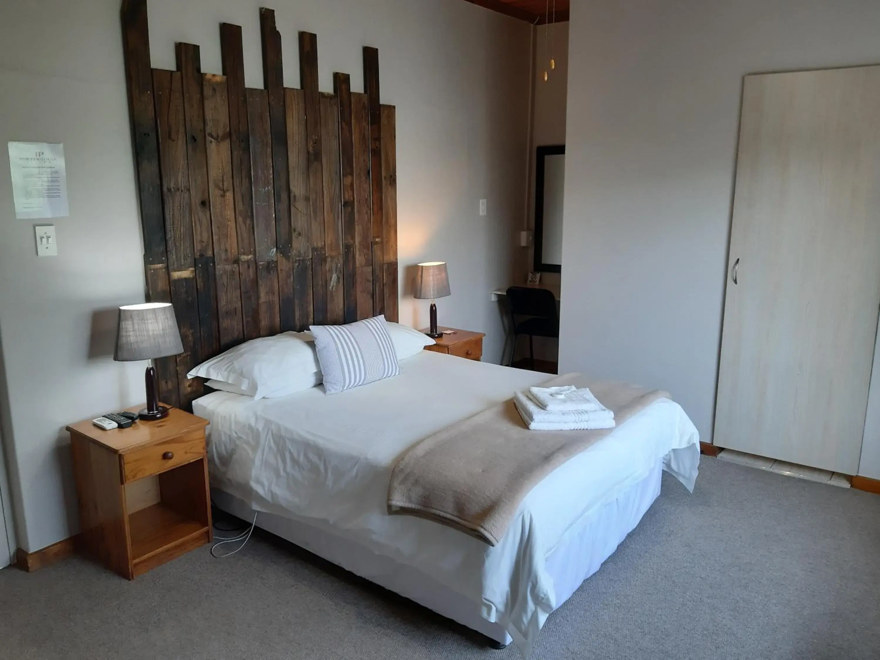 Deluxe Double Room in Porterhouse Eleven Deluxe Double Room in Porterhouse Eleven