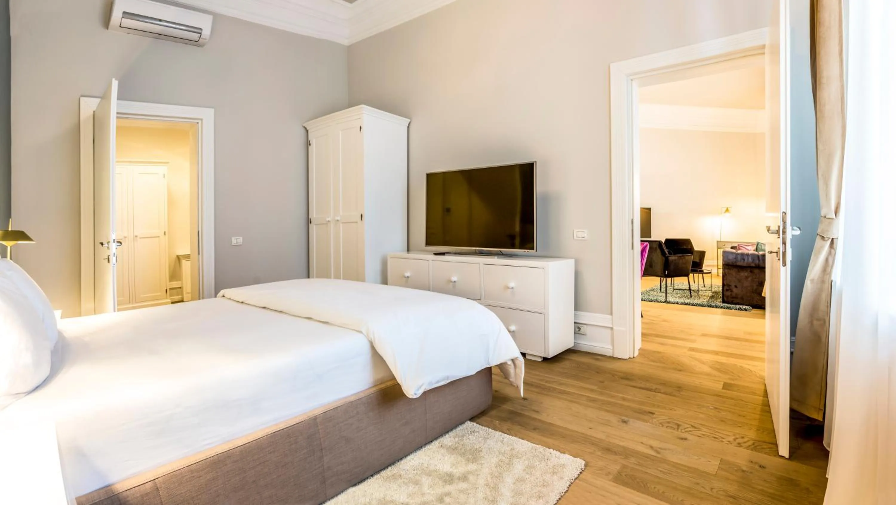 Bed in Matisse Bucharest Old Town