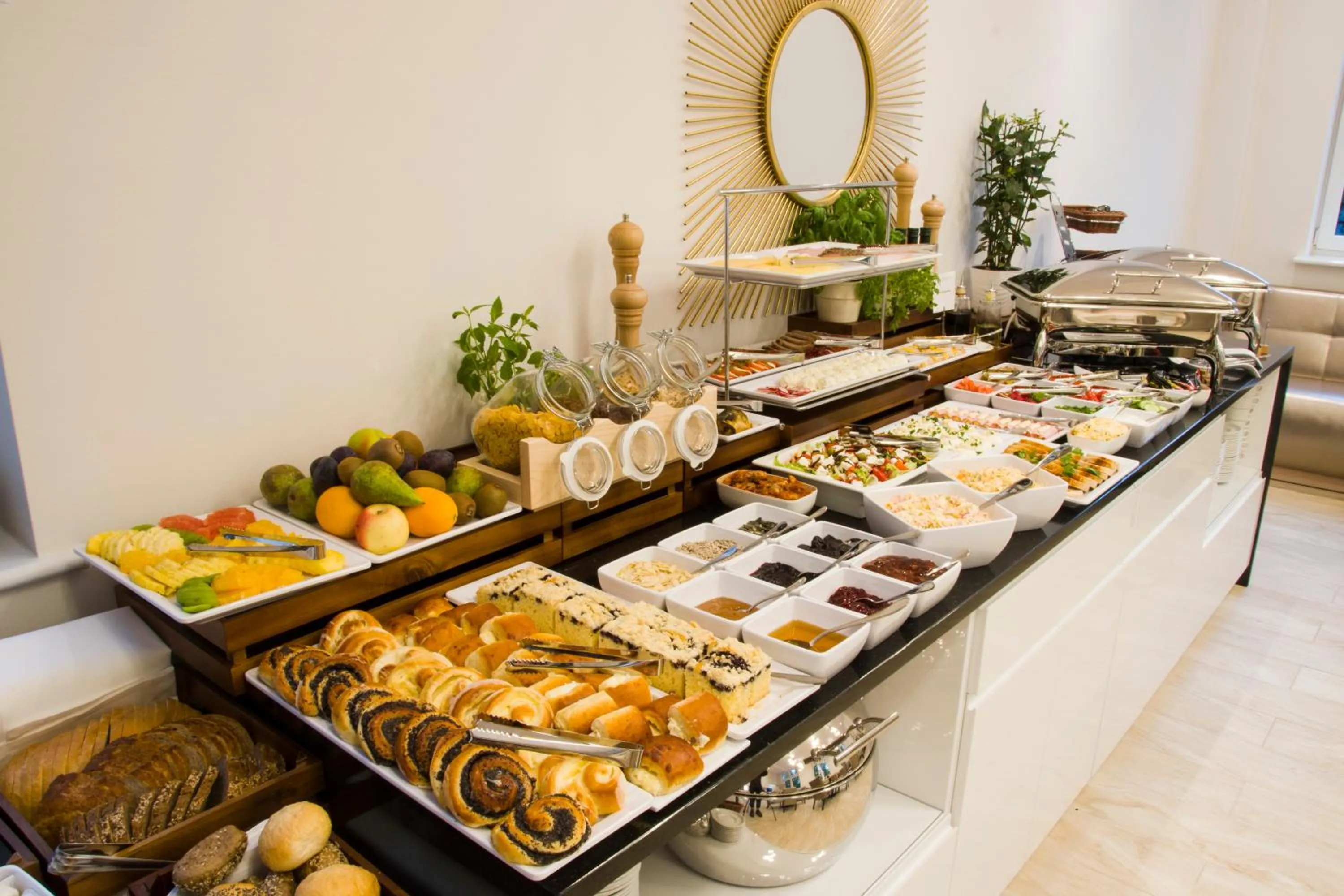 Restaurant/places to eat in The Sun by Lubicz