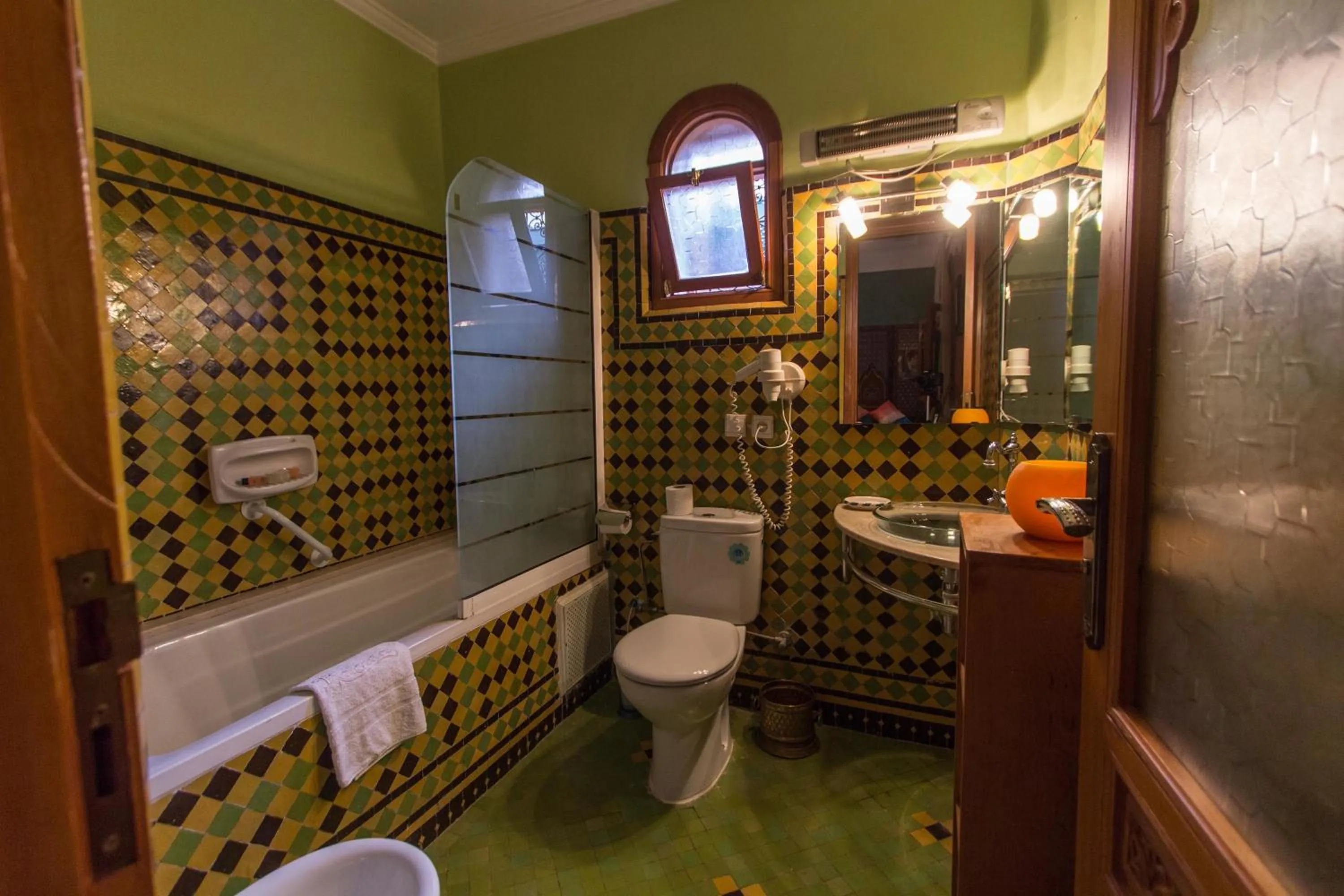 Shower in Riad Raouia HAMMAM & SPA