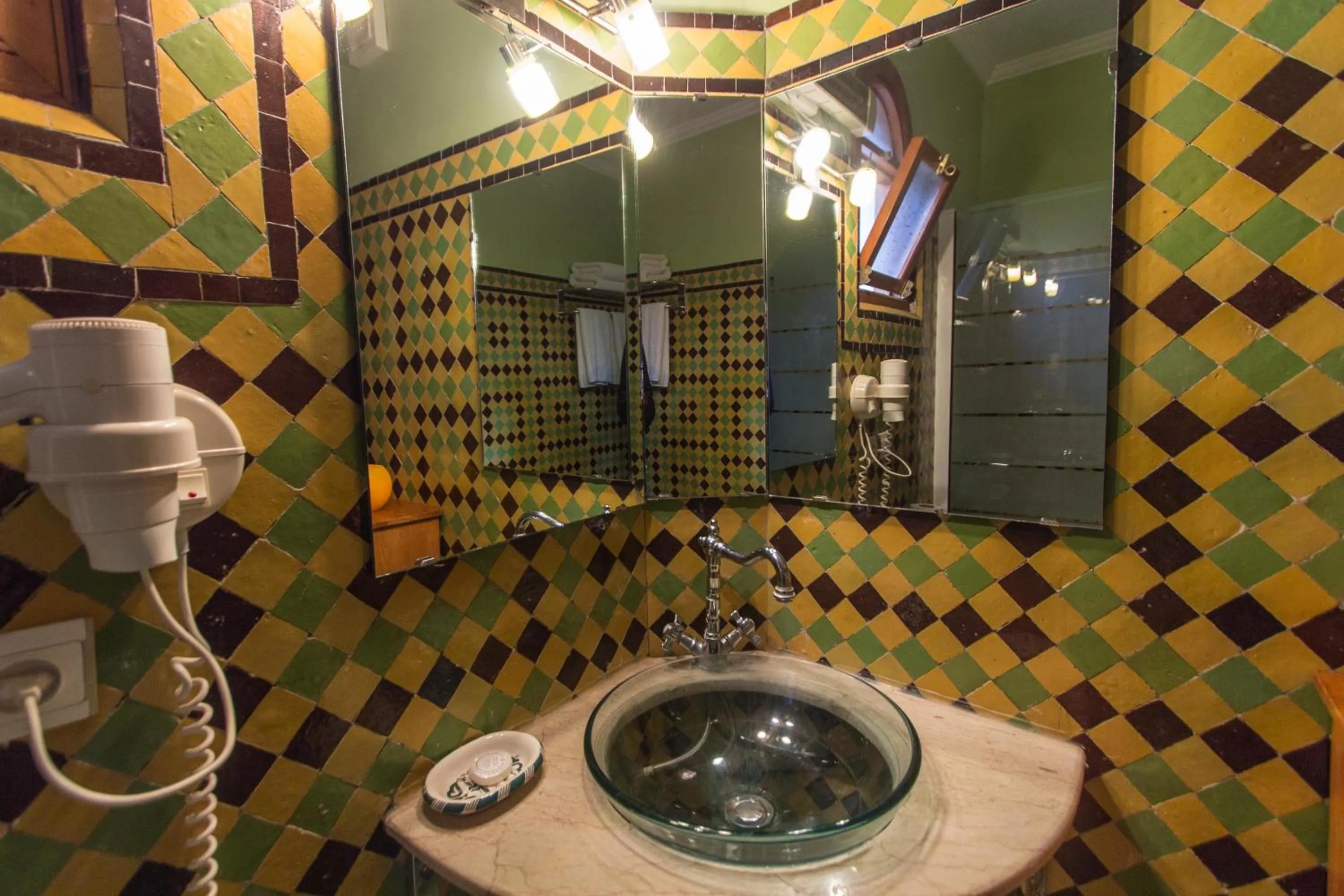 Shower in Riad Raouia HAMMAM & SPA