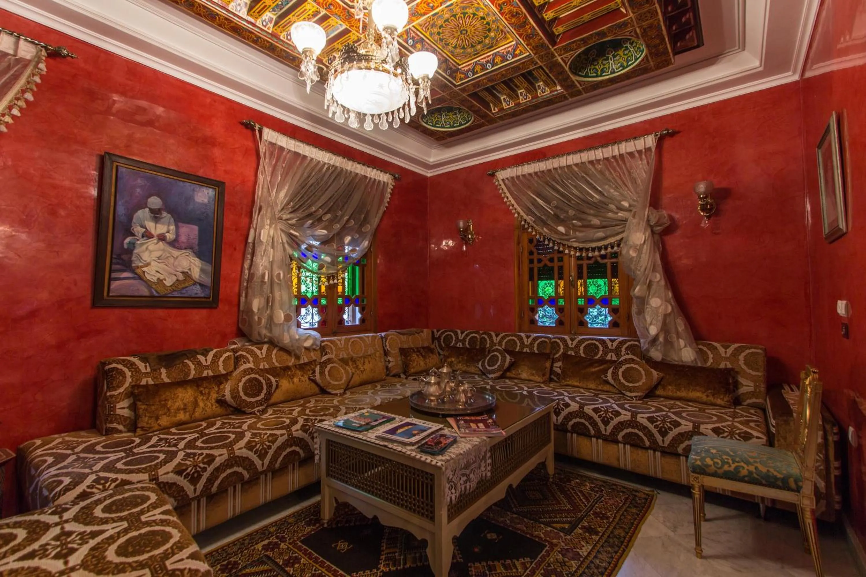 Communal lounge/ TV room in Riad Raouia HAMMAM & SPA