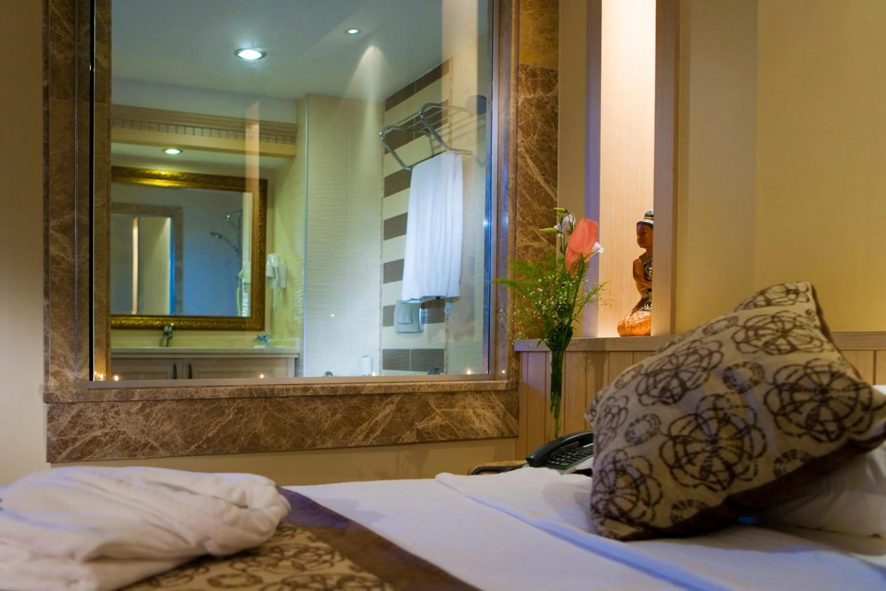 Decorative detail, Bed in Saphir Resort & Spa