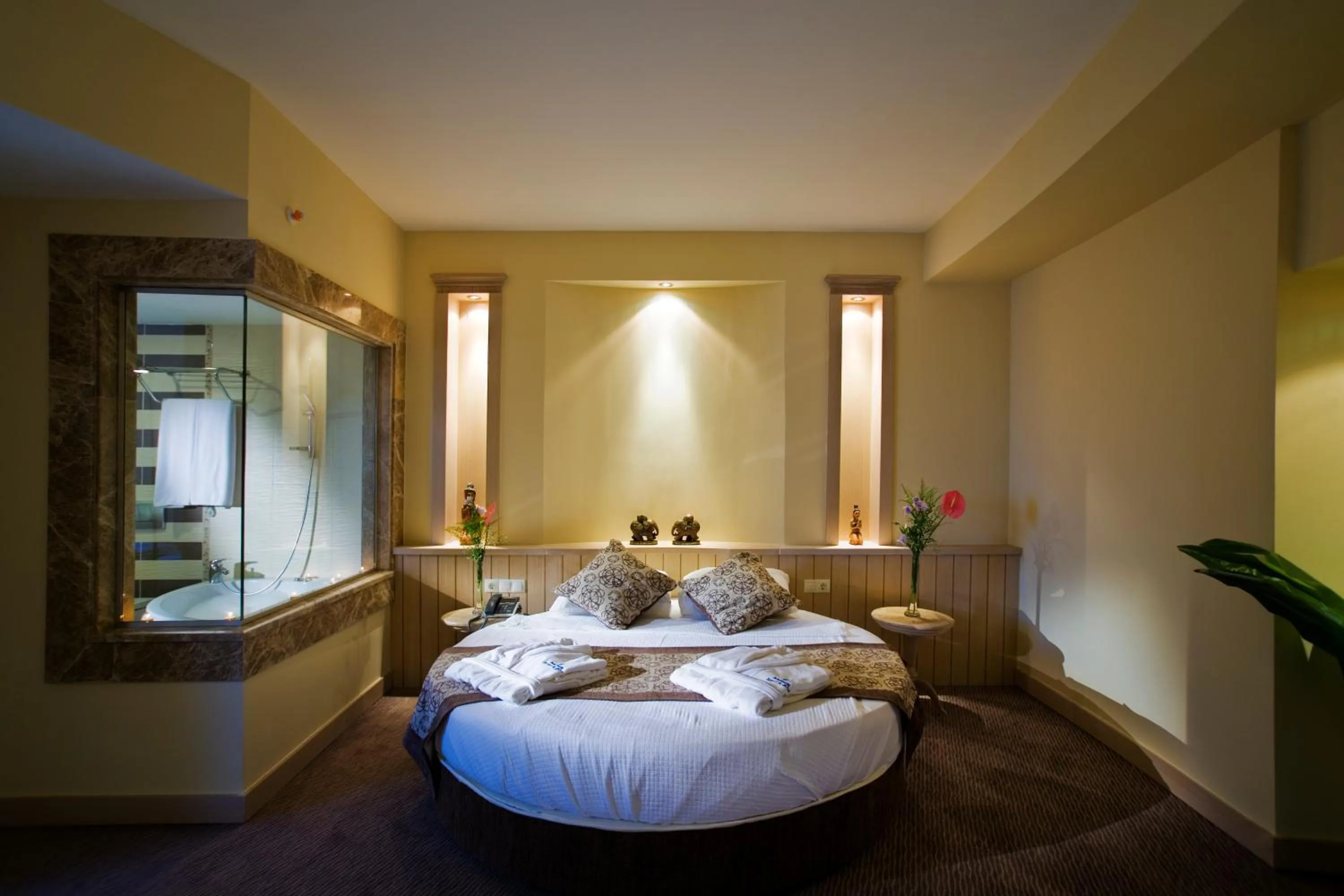 Bed in Saphir Resort & Spa