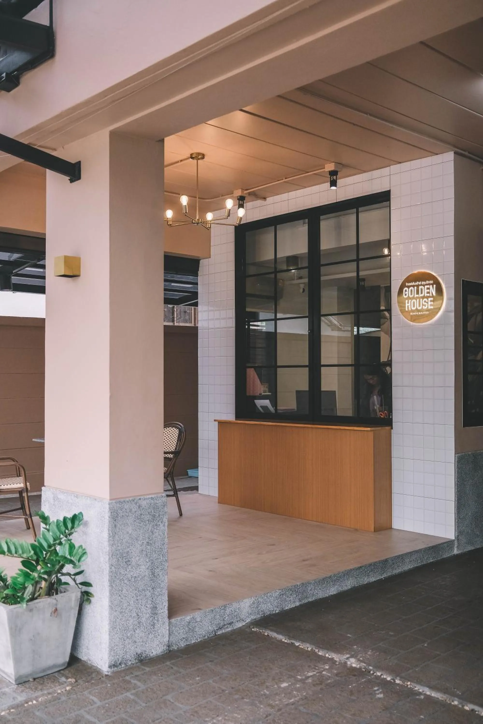 Golden House @ On-nut Station