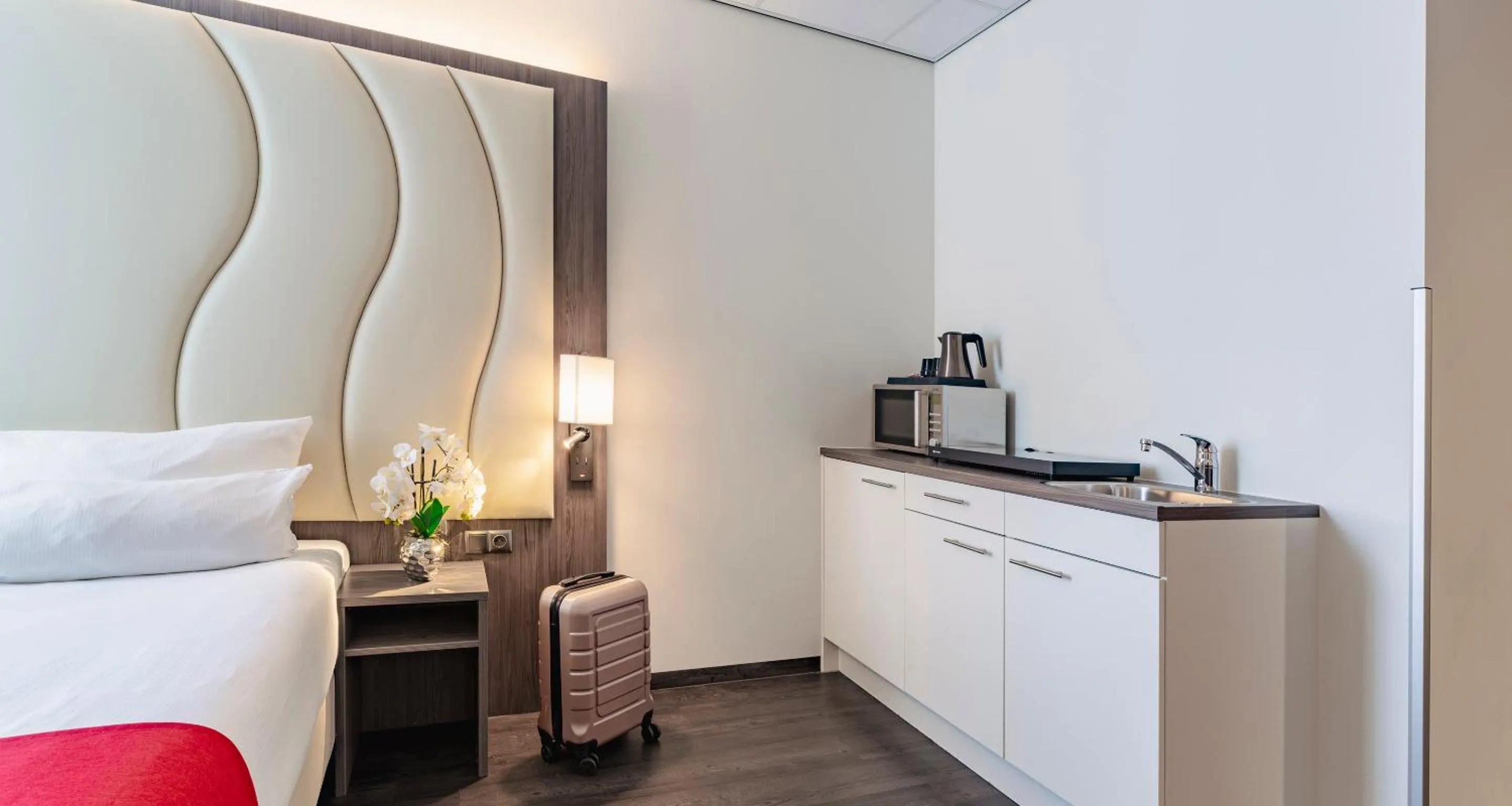 Coffee/tea facilities, Bed in PLAZA Premium Almere