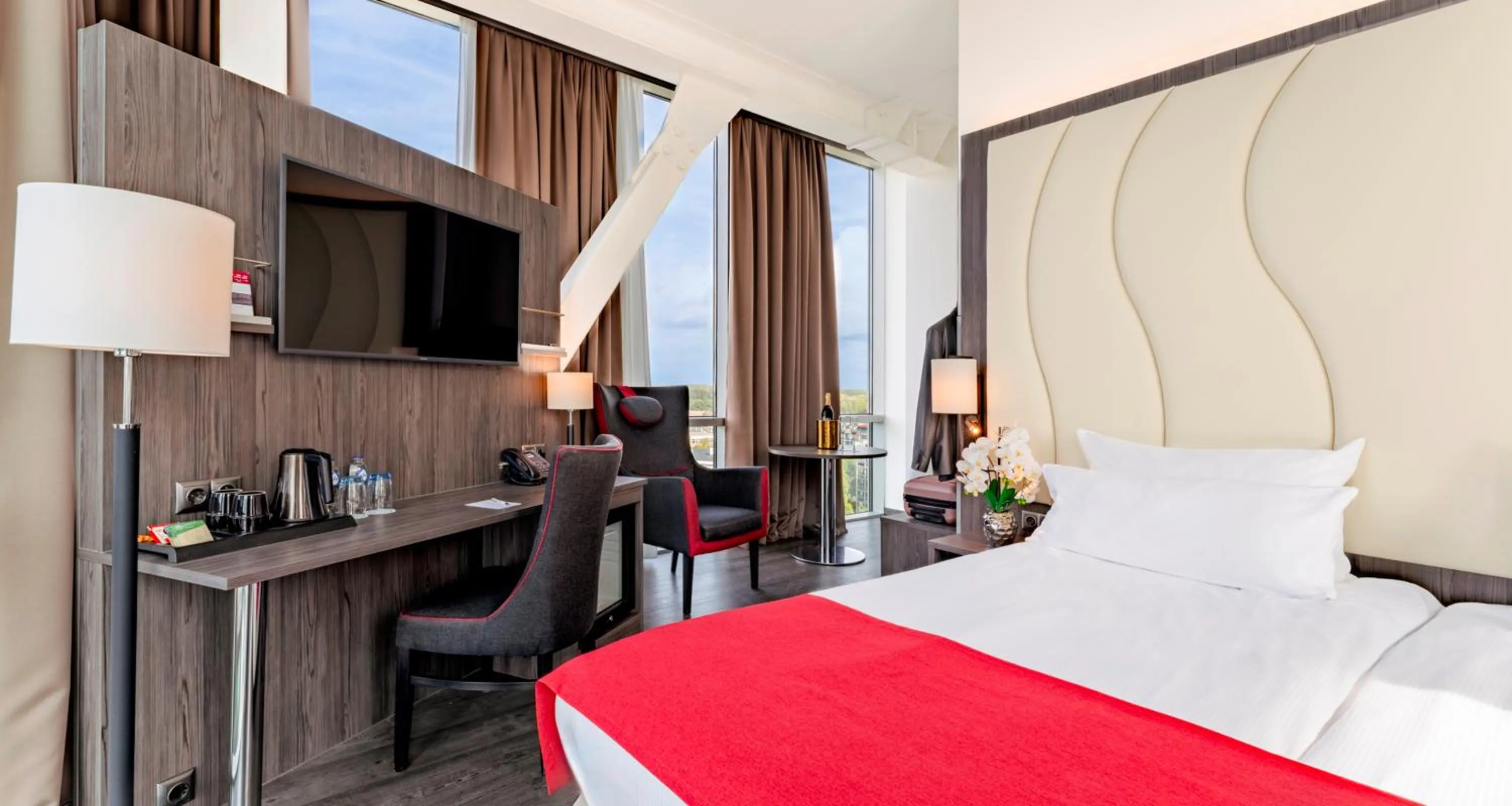 TV and multimedia, Bed in PLAZA Premium Almere